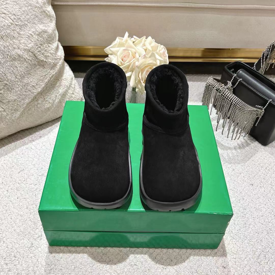 SNAP MINI ANKLE BOOTS IN BLACK SUEDE AND SHEARLING LINING - 35