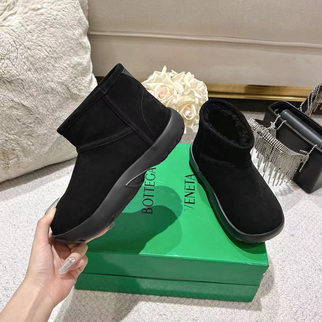 SNAP MINI ANKLE BOOTS IN BLACK SUEDE AND SHEARLING LINING - 35