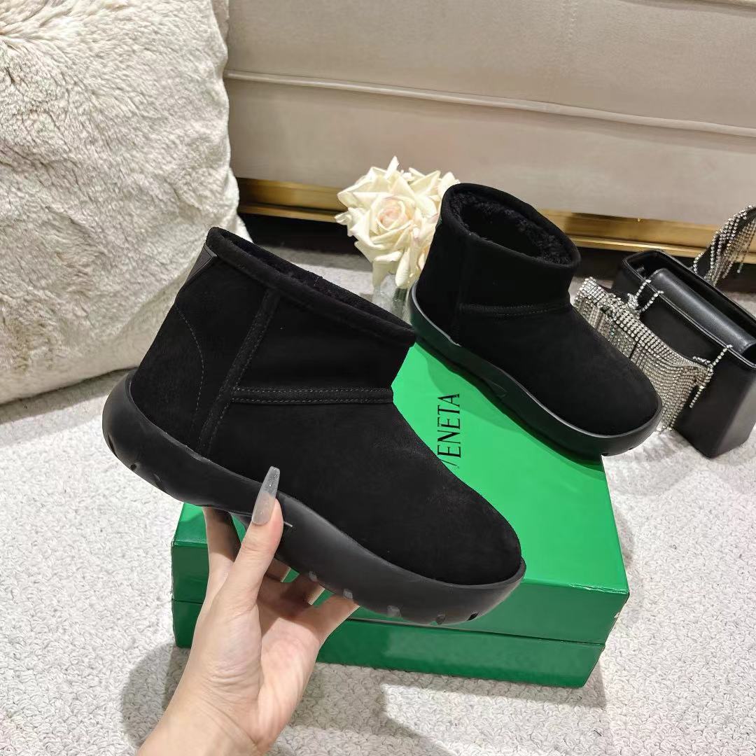 SNAP MINI ANKLE BOOTS IN BLACK SUEDE AND SHEARLING LINING - 35
