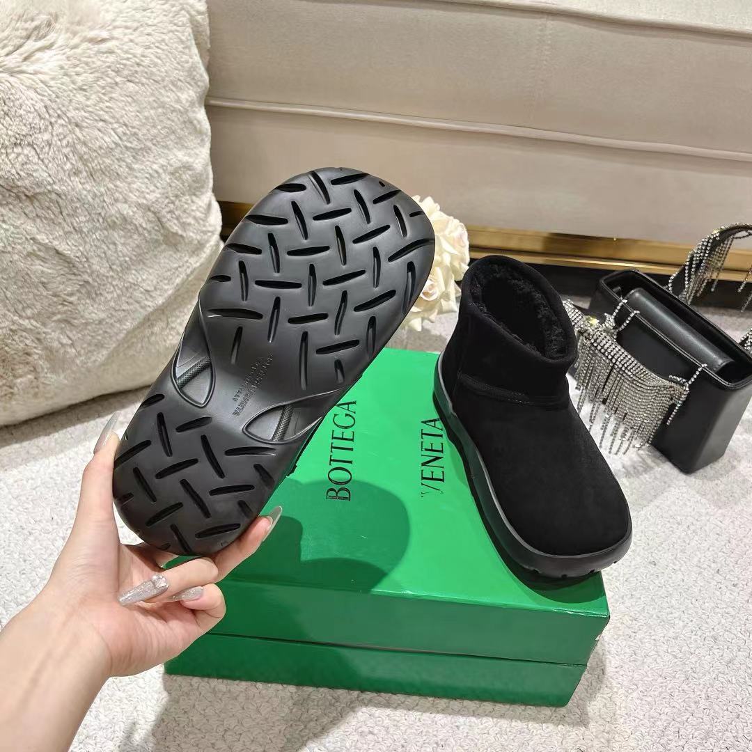 SNAP MINI ANKLE BOOTS IN BLACK SUEDE AND SHEARLING LINING - 35