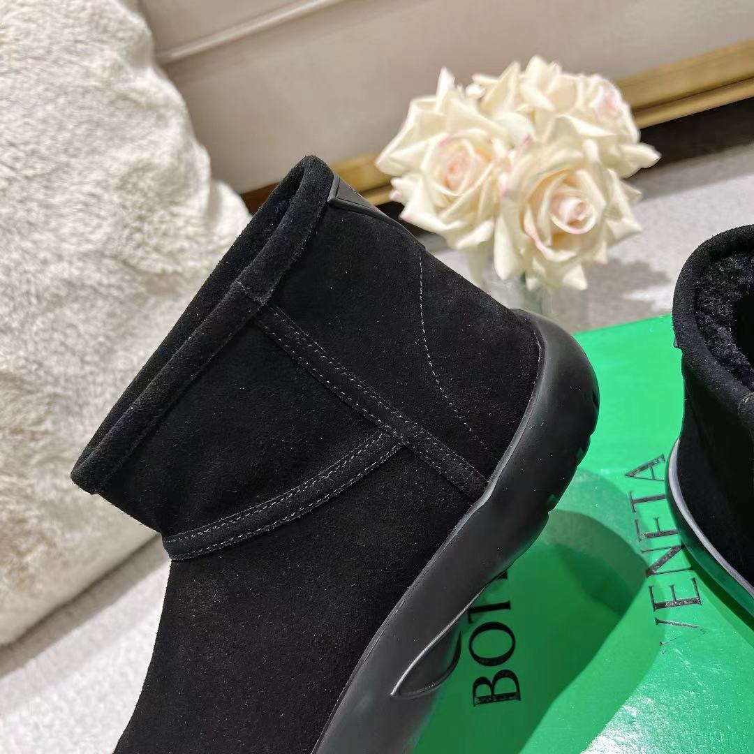 SNAP MINI ANKLE BOOTS IN BLACK SUEDE AND SHEARLING LINING - 35