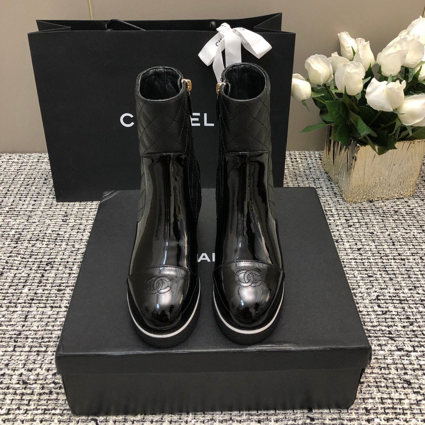 ROUND-TOE SHORT BOOTS BLACK SHEEPSKIN - 34