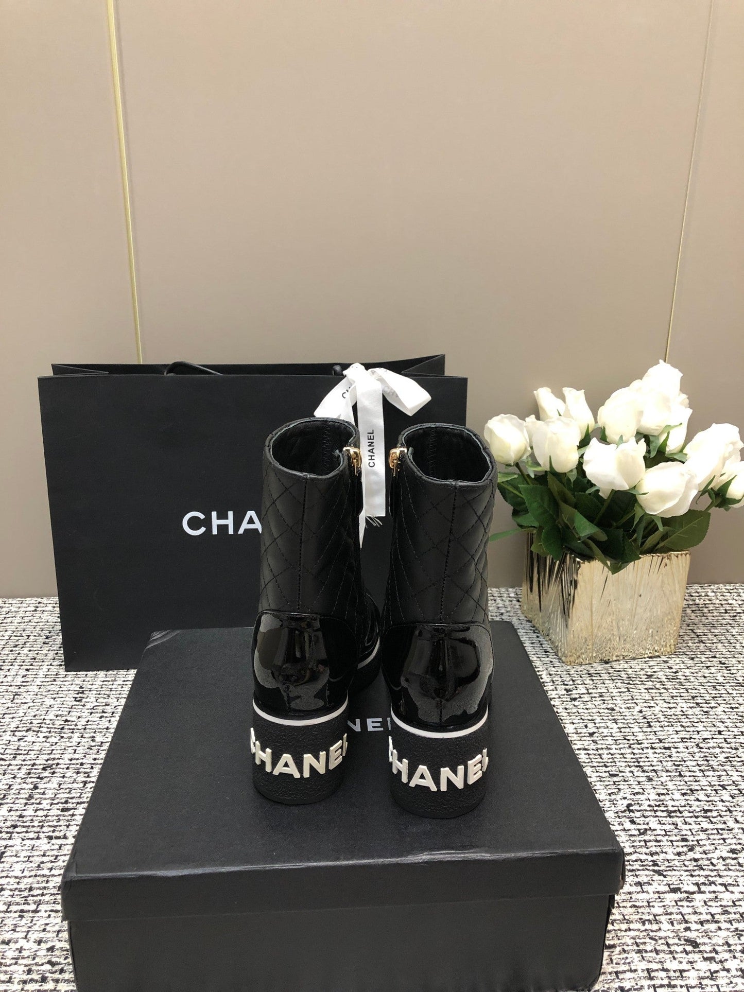 ROUND-TOE SHORT BOOTS BLACK SHEEPSKIN - 34