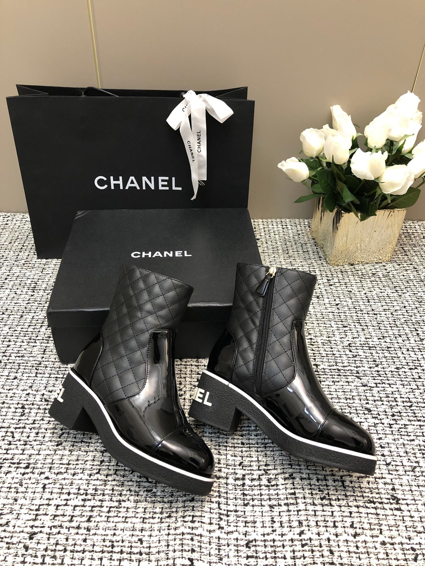 ROUND-TOE SHORT BOOTS BLACK SHEEPSKIN - 34