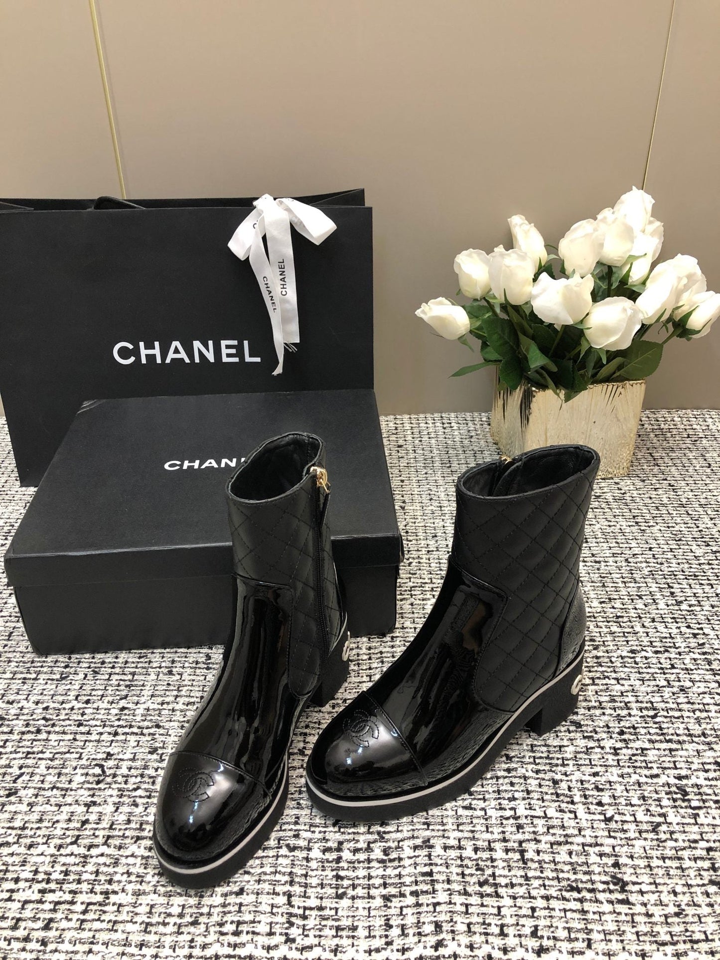 ROUND-TOE SHORT BOOTS BLACK SHEEPSKIN - 34