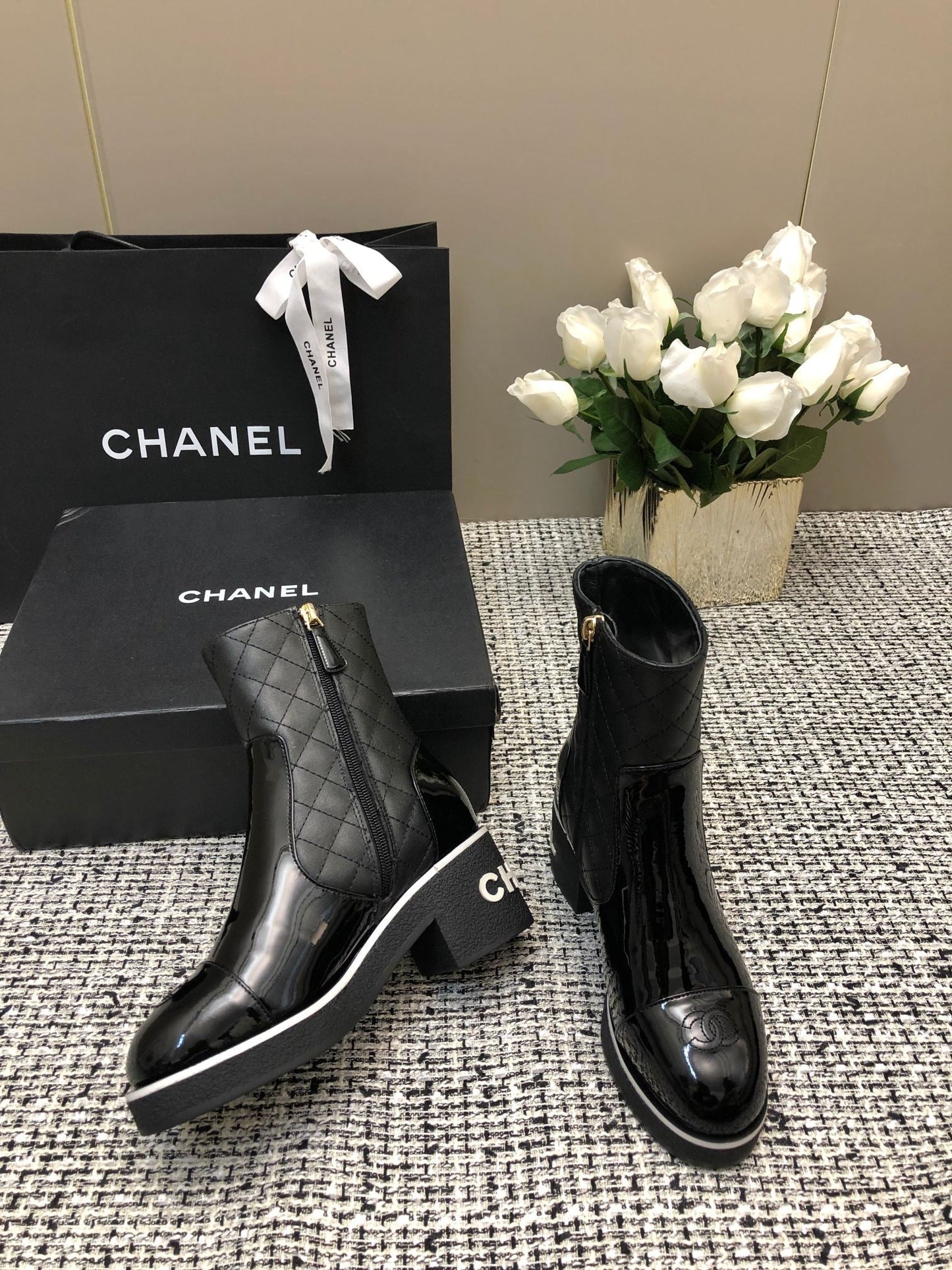 ROUND-TOE SHORT BOOTS BLACK SHEEPSKIN - 34