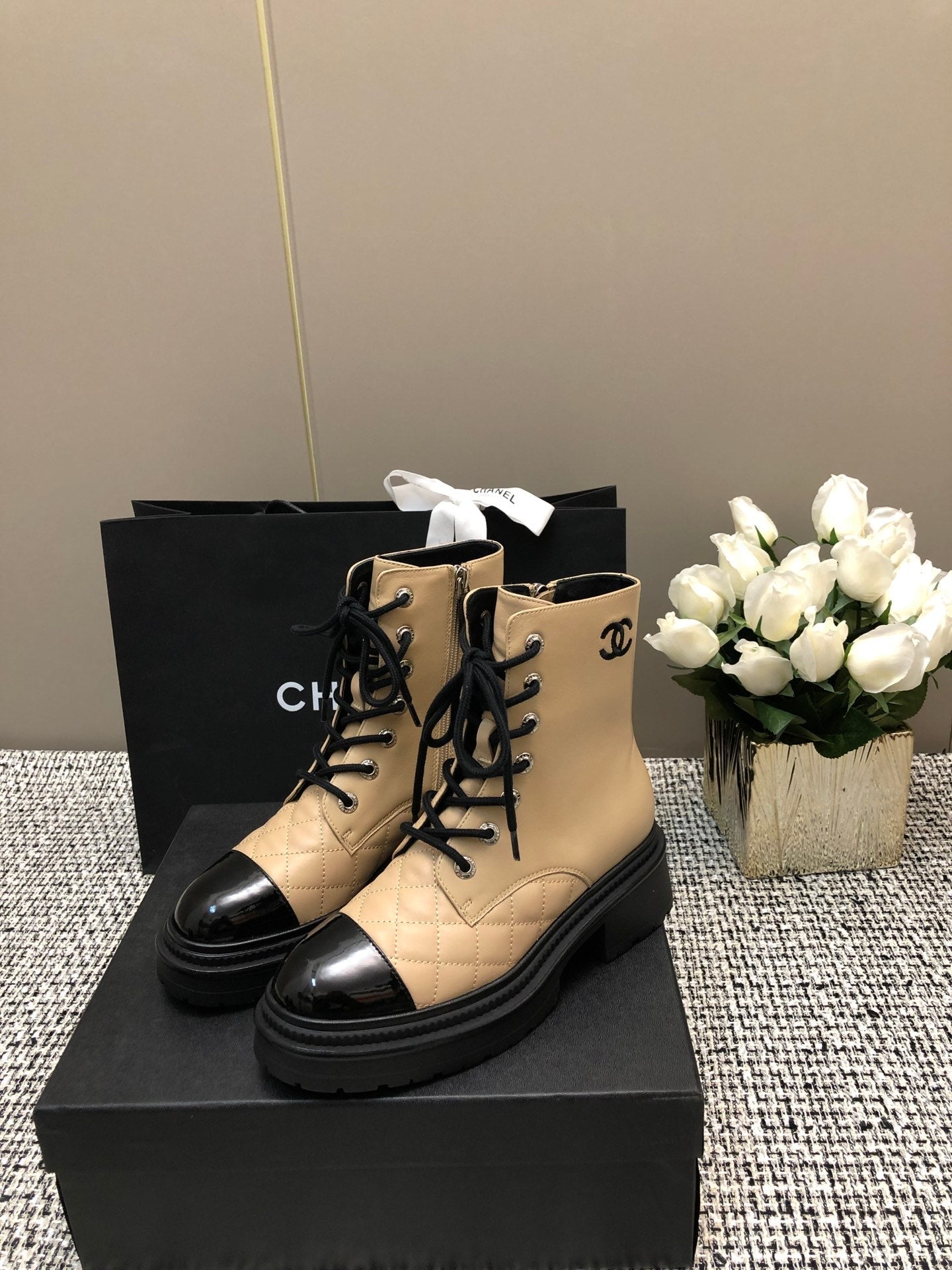 SHORT BOOTS  BEIGE CREAM MIX BLACK SUEDE LAMBSKIN - 34