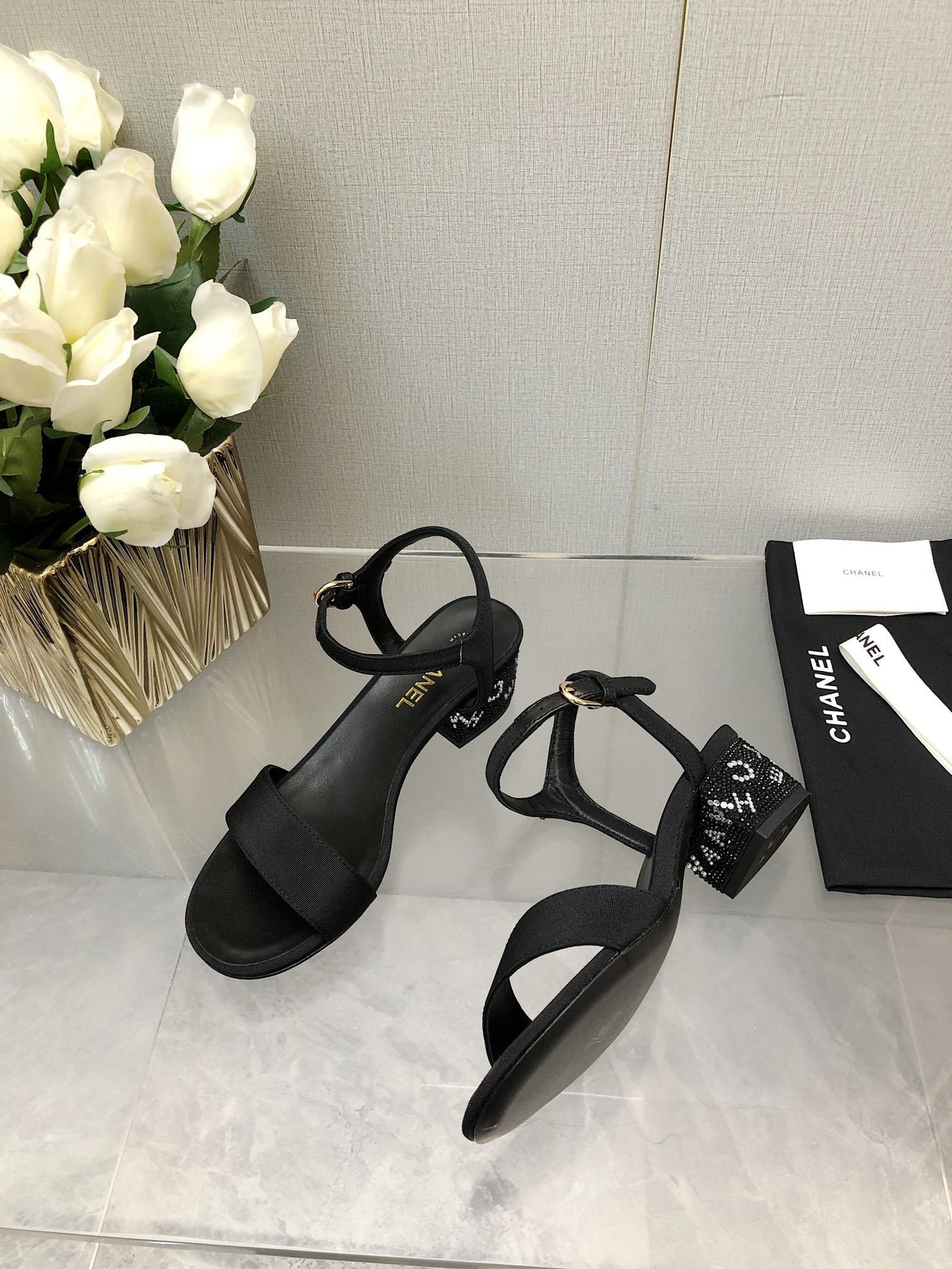 BLOCK HEEL WITH CRYSTAL 5 CM SANDAL IN BLACK FABRIC - 35