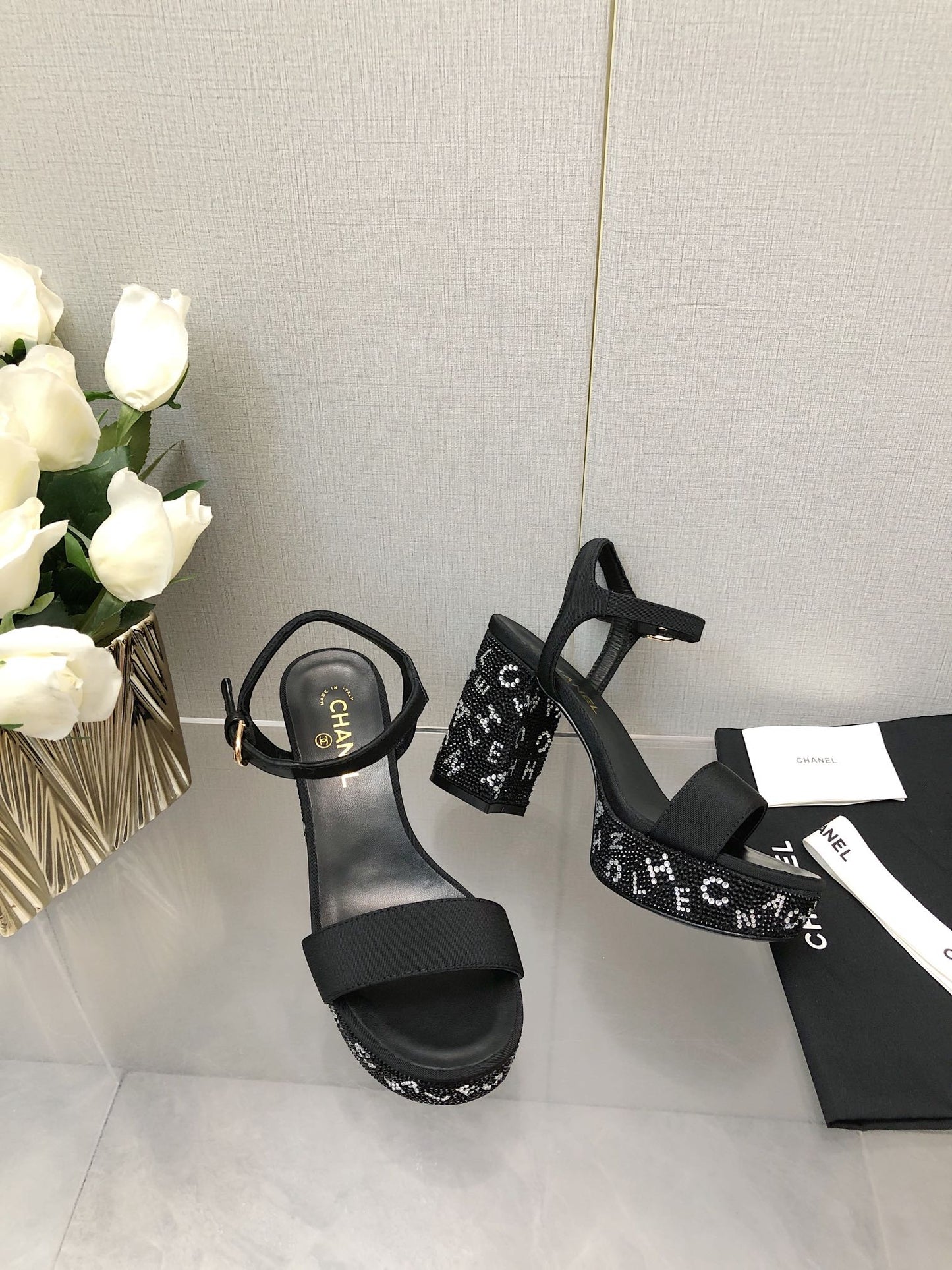 BLOCK HEEL WITH CRYSTAL 9 CM SANDAL IN BLACK FABRIC - 35