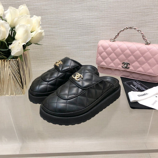 CC TURNLOCK FLAP MULES BLACK LAMBSKIN - 35