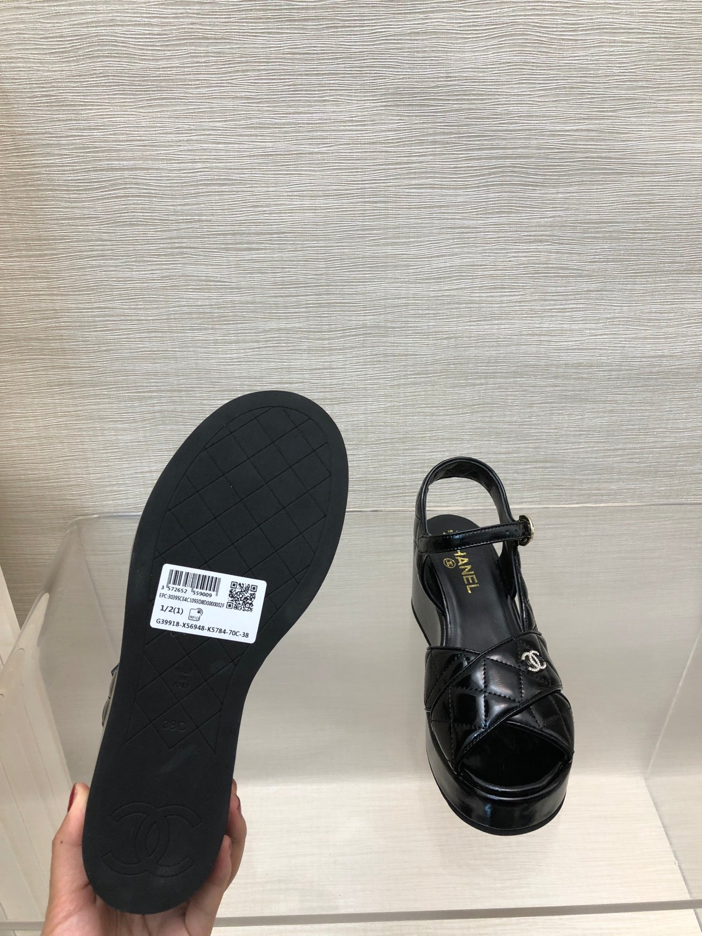 WEDGE SANDALS IN BLACK CALFSKIN - 35