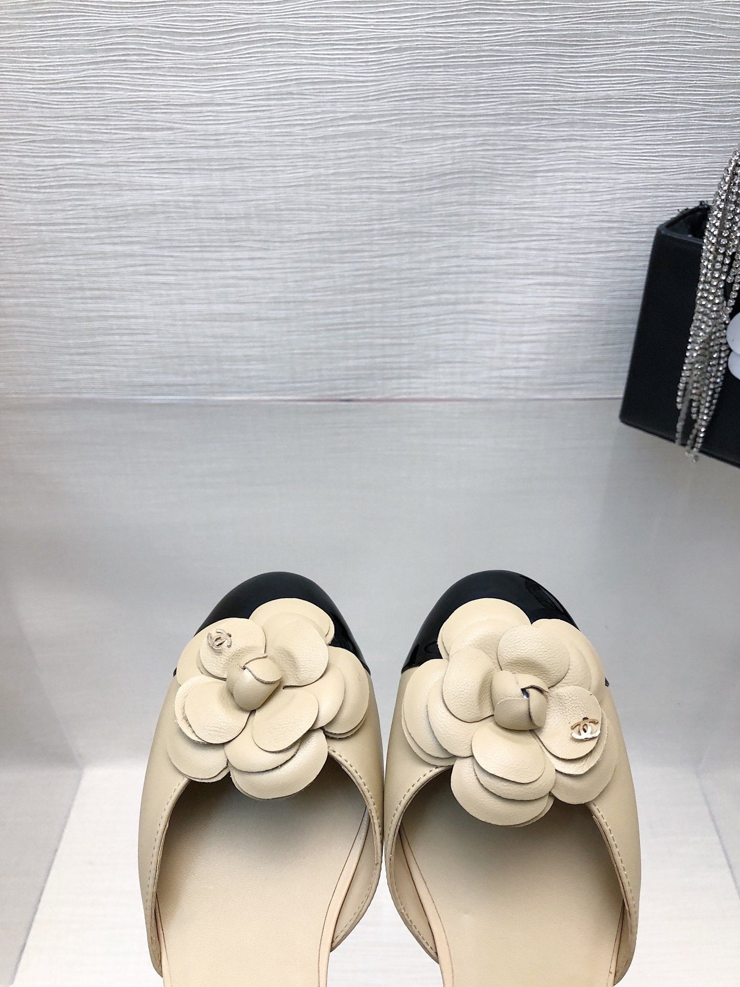 BEIGE MIX BLACK LAMBSKIN CAMELLIA HOLLOW SANDAL - 35