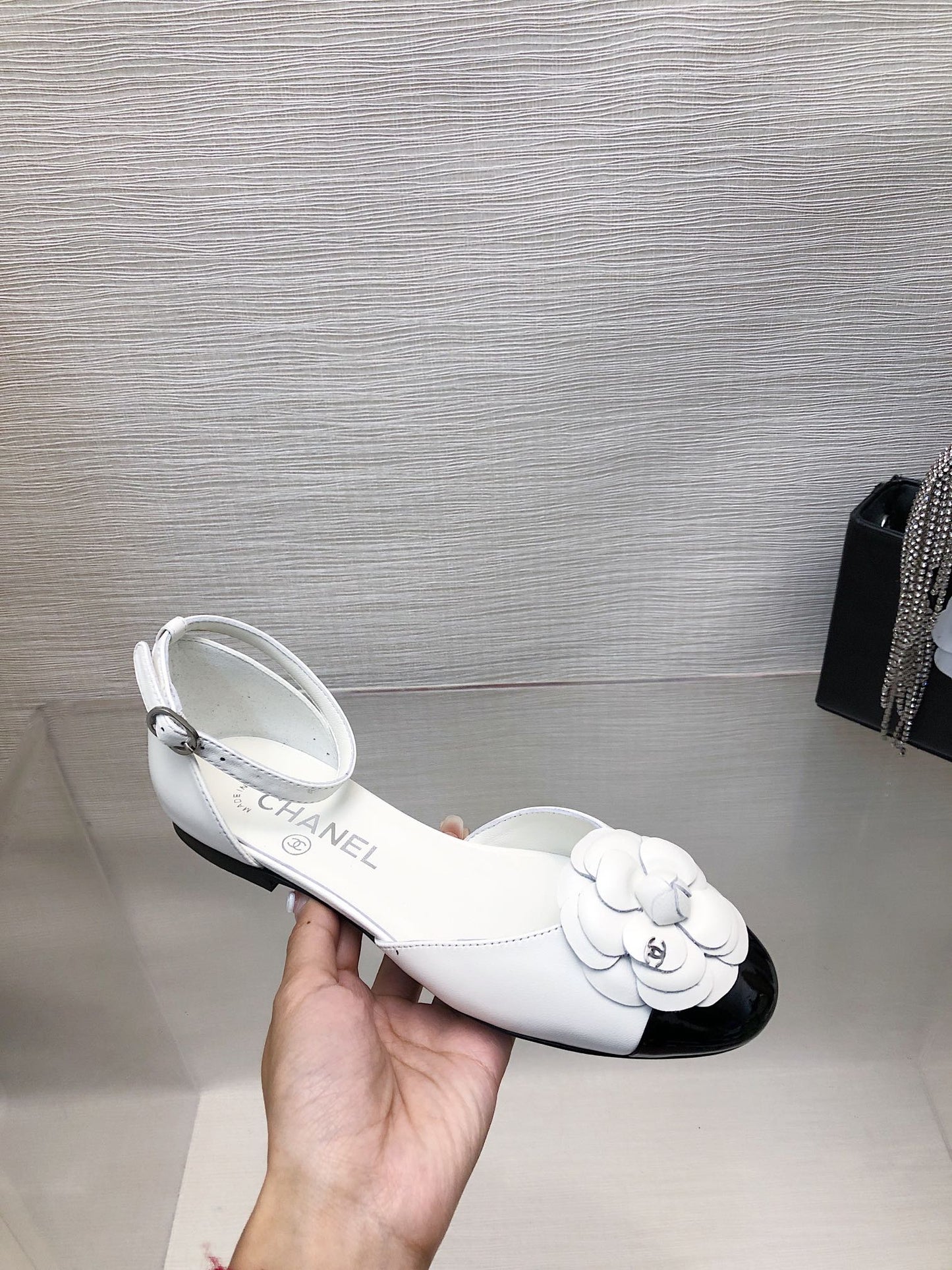 WHITE MIX BLACK LAMBSKIN CAMELLIA HOLLOW SANDAL - 35