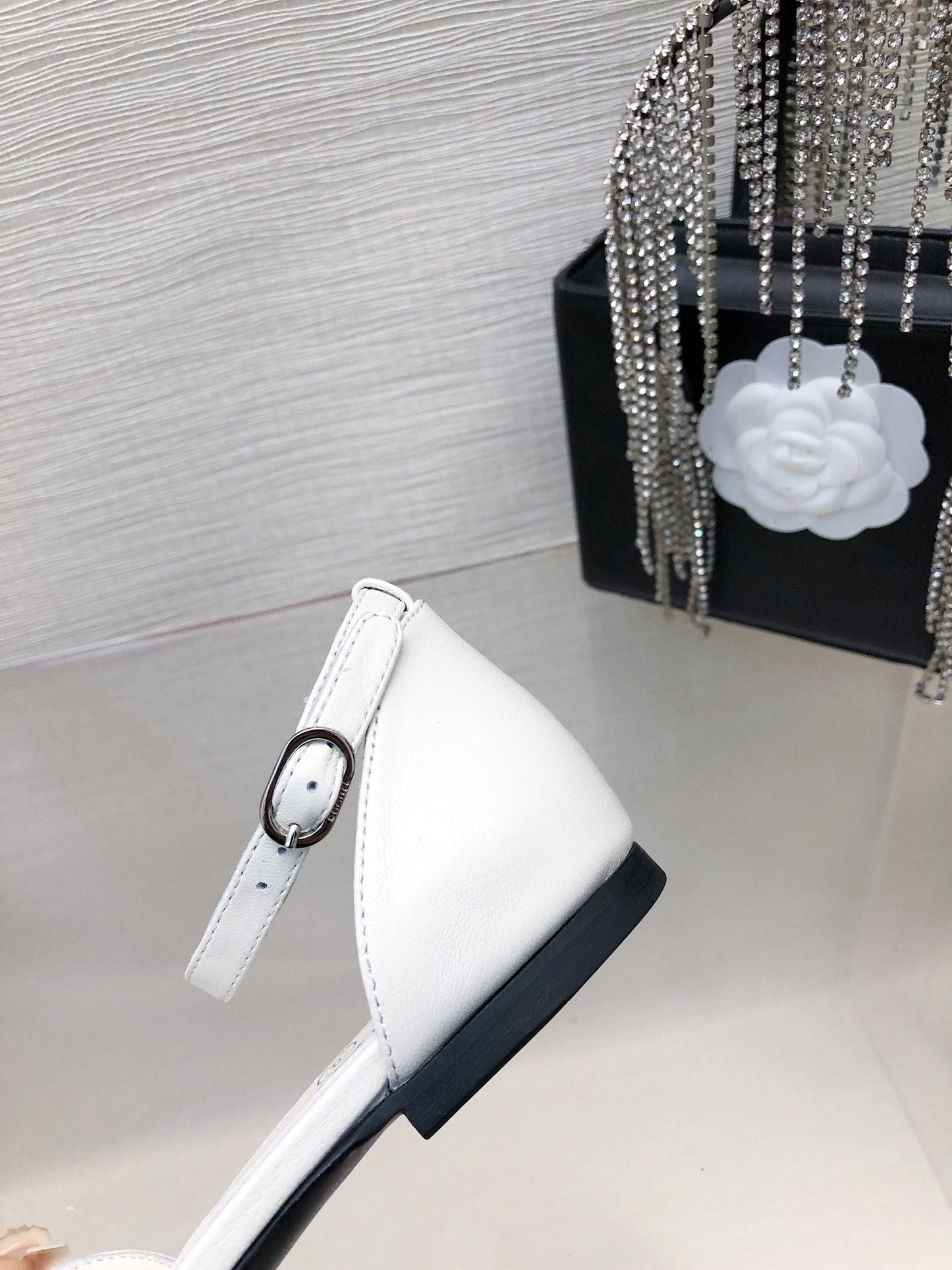 WHITE MIX BLACK LAMBSKIN CAMELLIA HOLLOW SANDAL - 35