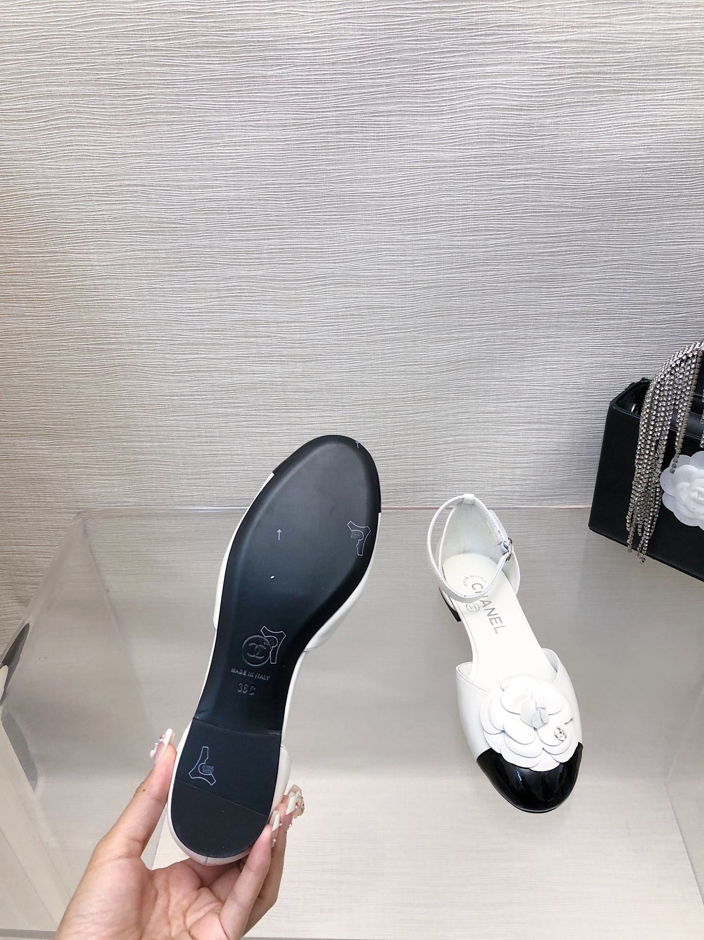 WHITE MIX BLACK LAMBSKIN CAMELLIA HOLLOW SANDAL - 35