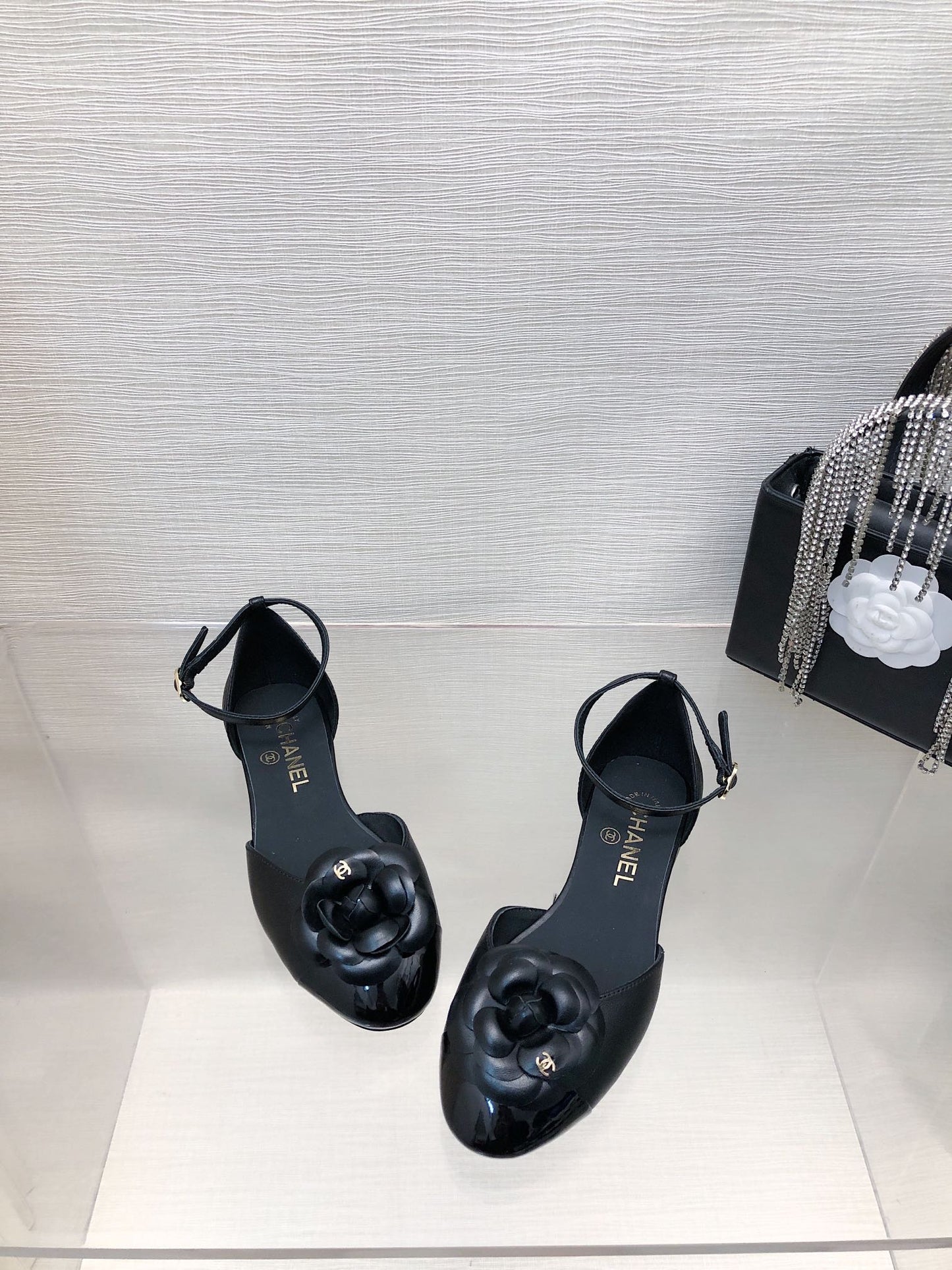 BLACK LAMBSKIN CAMELLIA HOLLOW SANDAL - 35