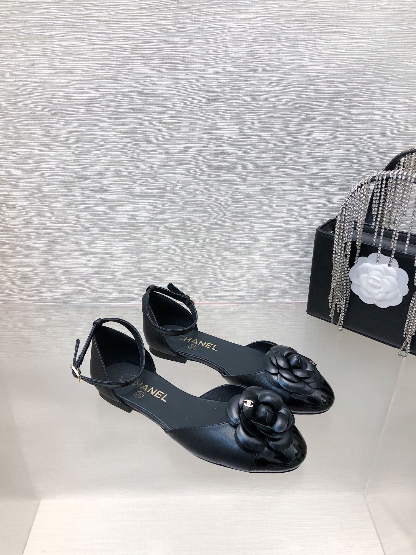 BLACK LAMBSKIN CAMELLIA HOLLOW SANDAL - 35
