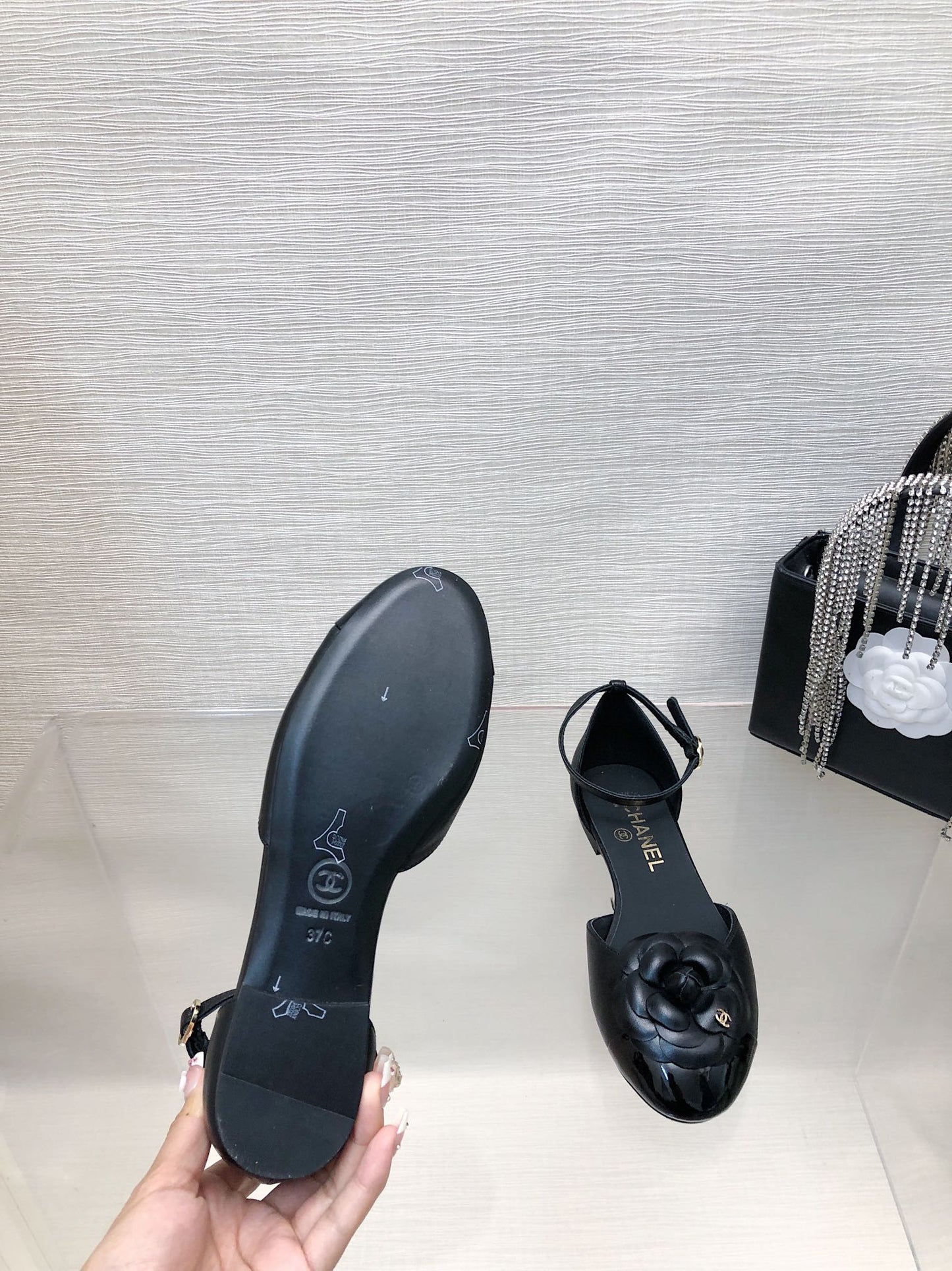 BLACK LAMBSKIN CAMELLIA HOLLOW SANDAL - 35