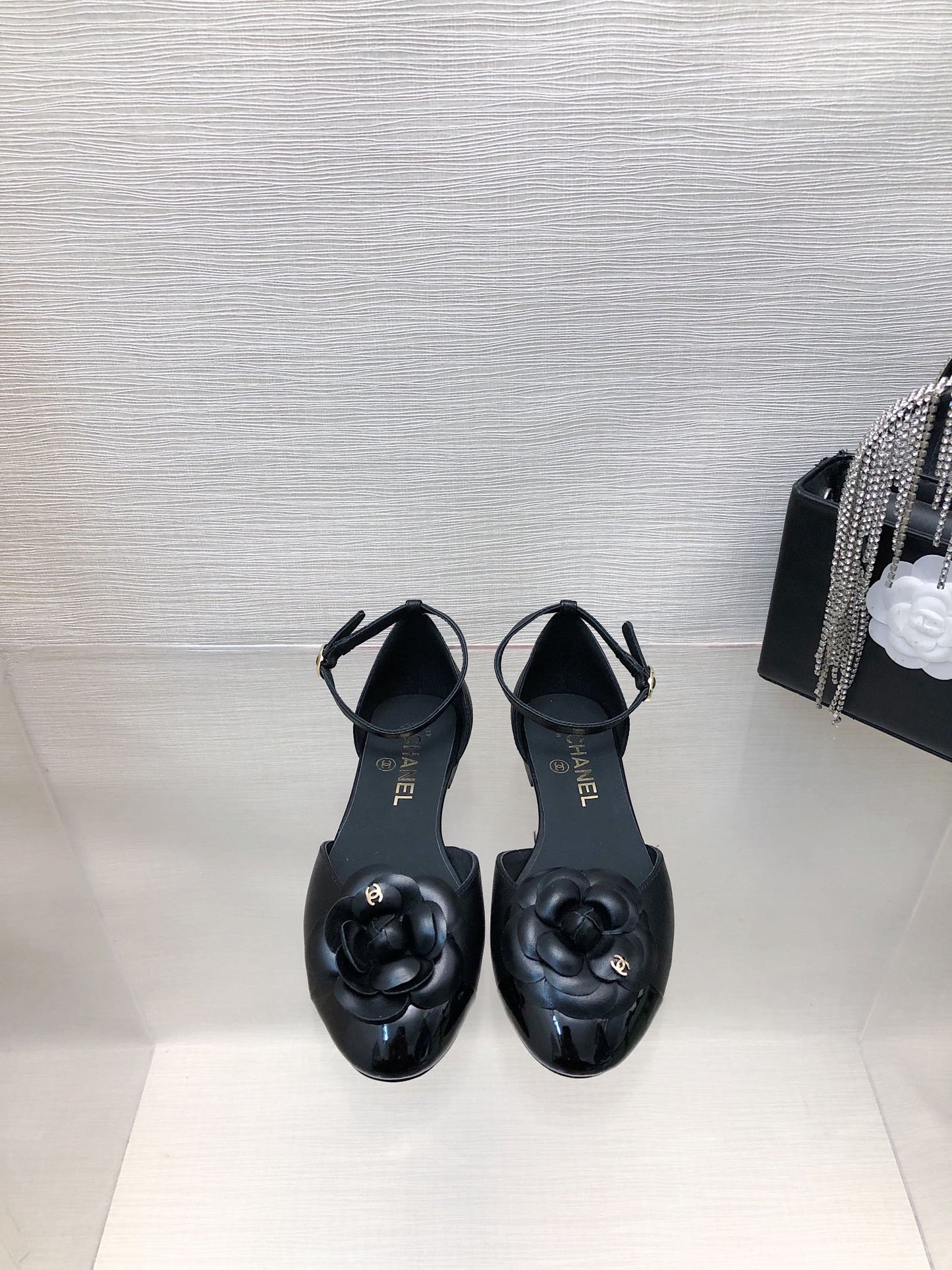 BLACK LAMBSKIN CAMELLIA HOLLOW SANDAL - 35