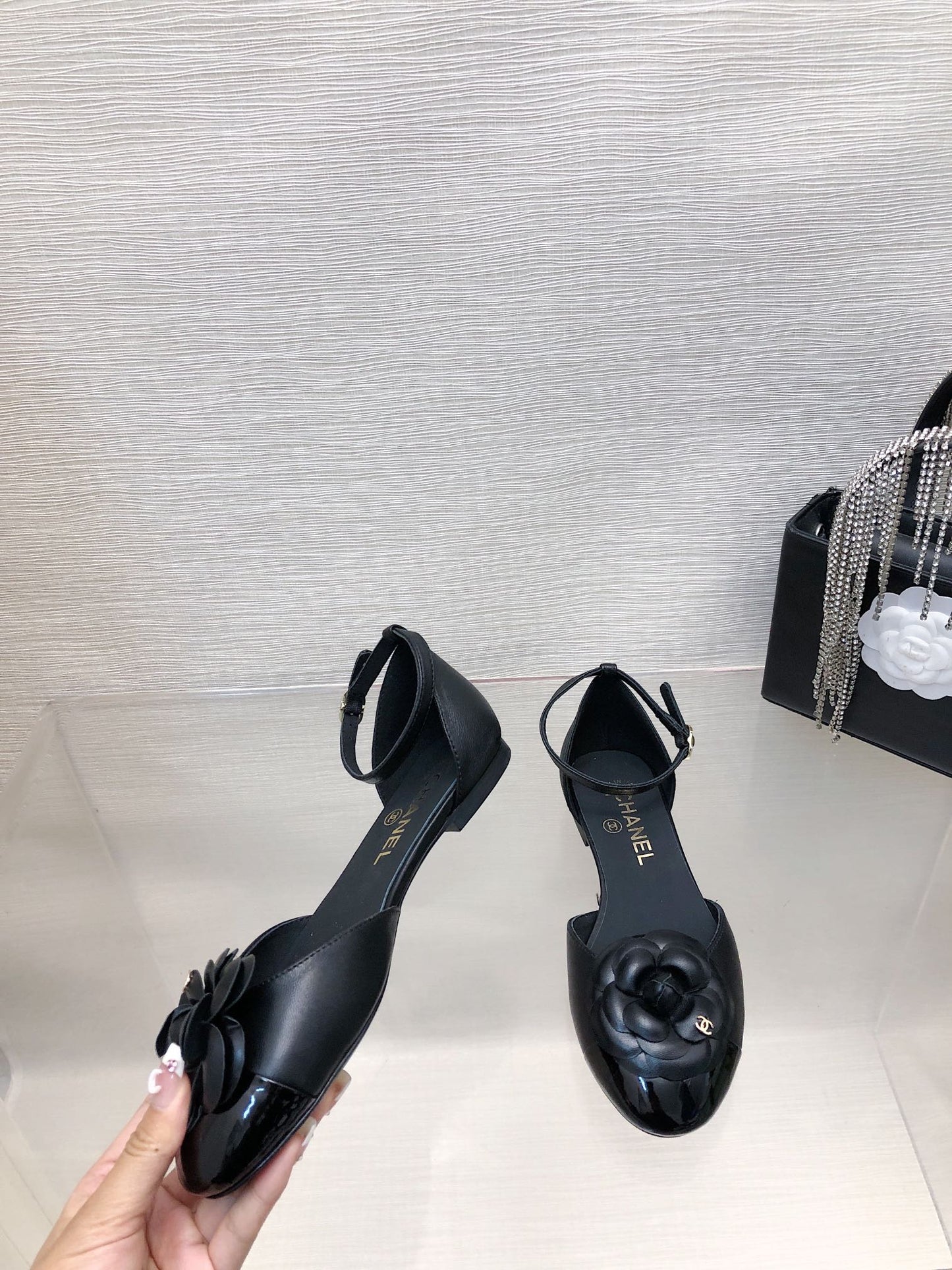 BLACK LAMBSKIN CAMELLIA HOLLOW SANDAL - 35