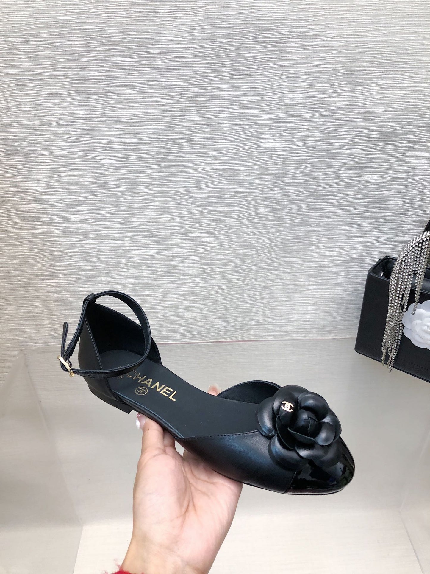 BLACK LAMBSKIN CAMELLIA HOLLOW SANDAL - 35