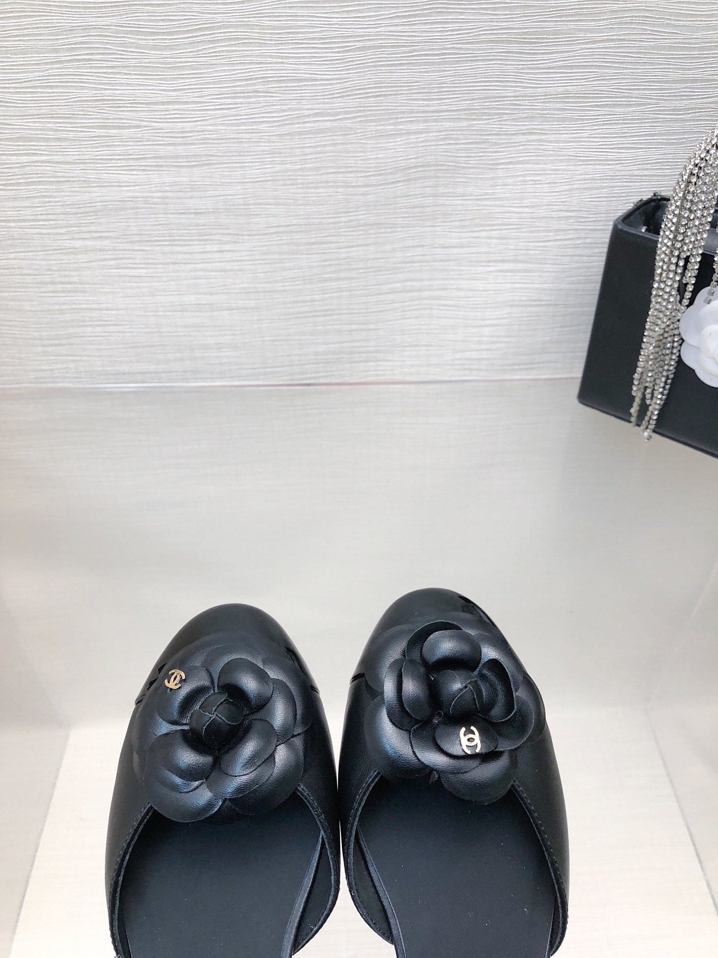BLACK LAMBSKIN CAMELLIA HOLLOW SANDAL - 35
