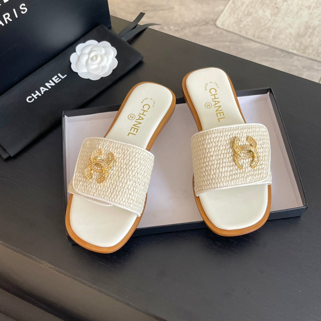 CC Logo Mule Sandal 10mm White Lambskin 610370 - 35
