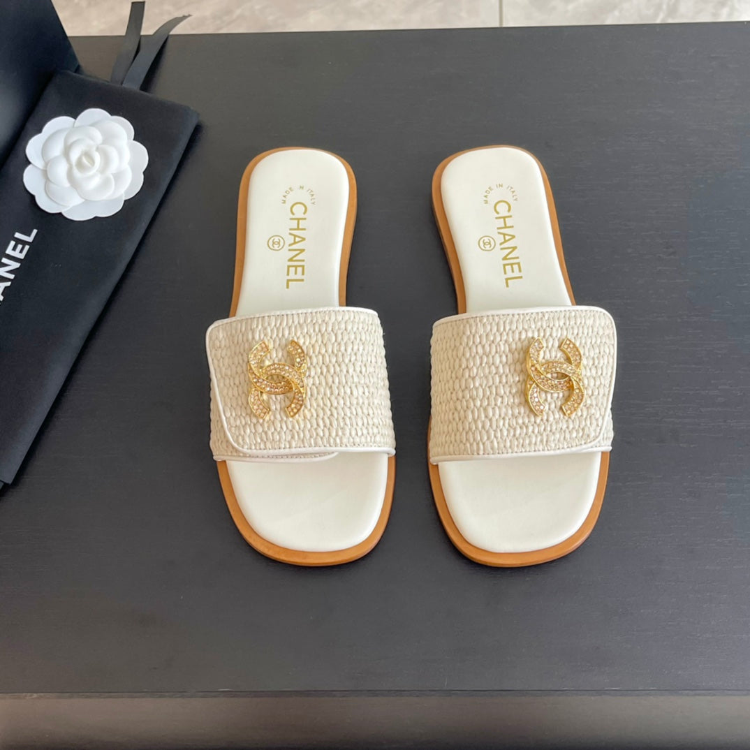 CC Logo Mule Sandal 10mm White Lambskin 610370 - 35