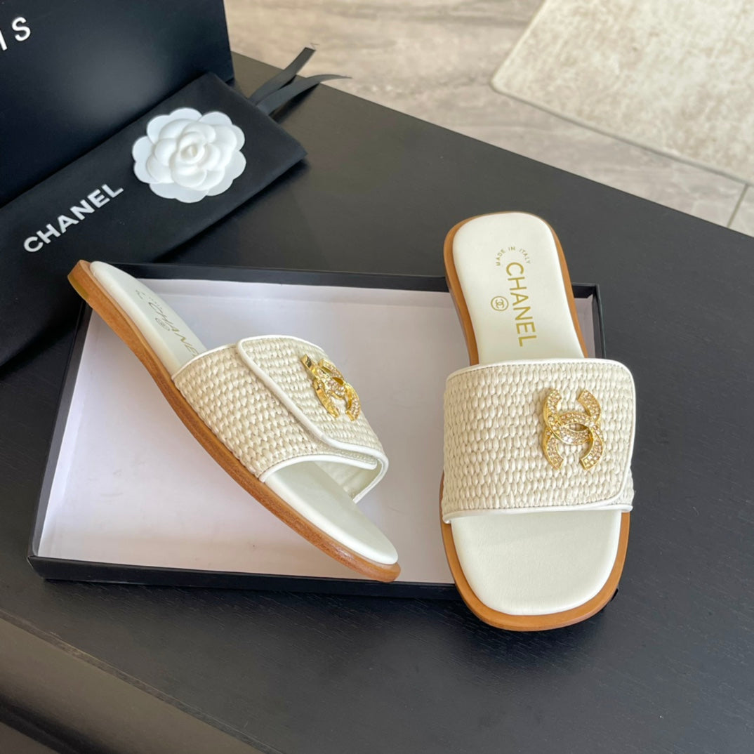 CC Logo Mule Sandal 10mm White Lambskin 610370 - 35