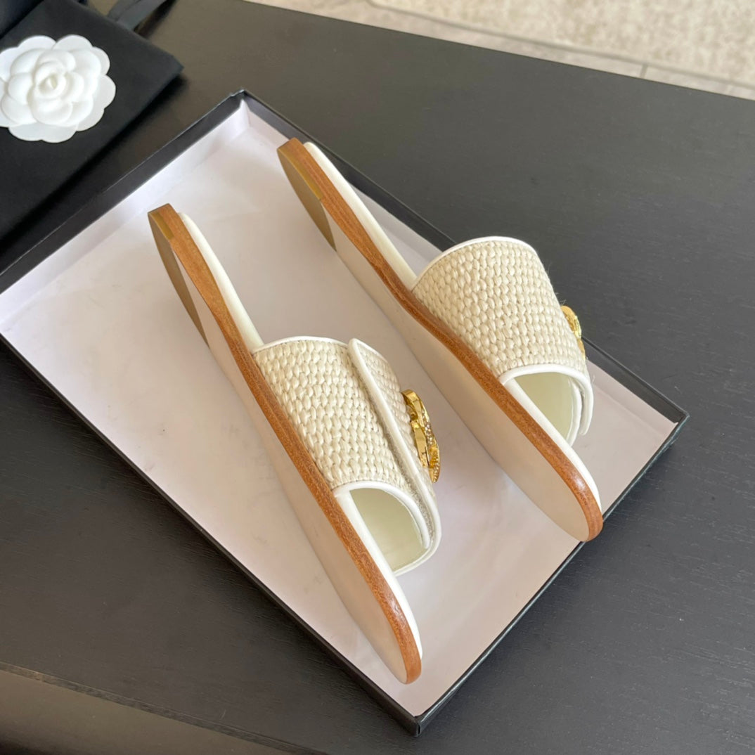 CC Logo Mule Sandal 10mm White Lambskin 610370 - 35