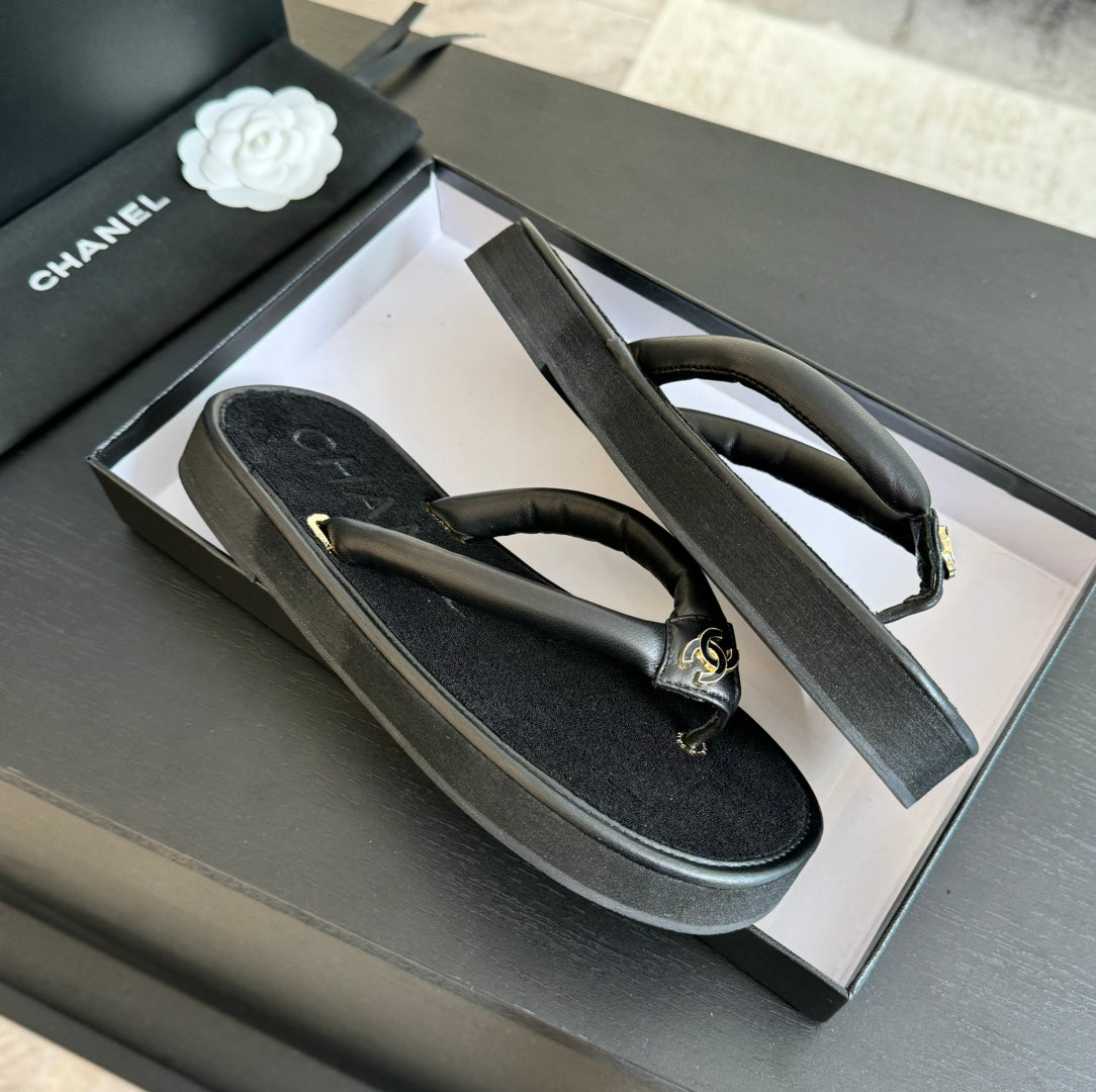 Thick-soled Flip-Flops Lambskin Black - 35