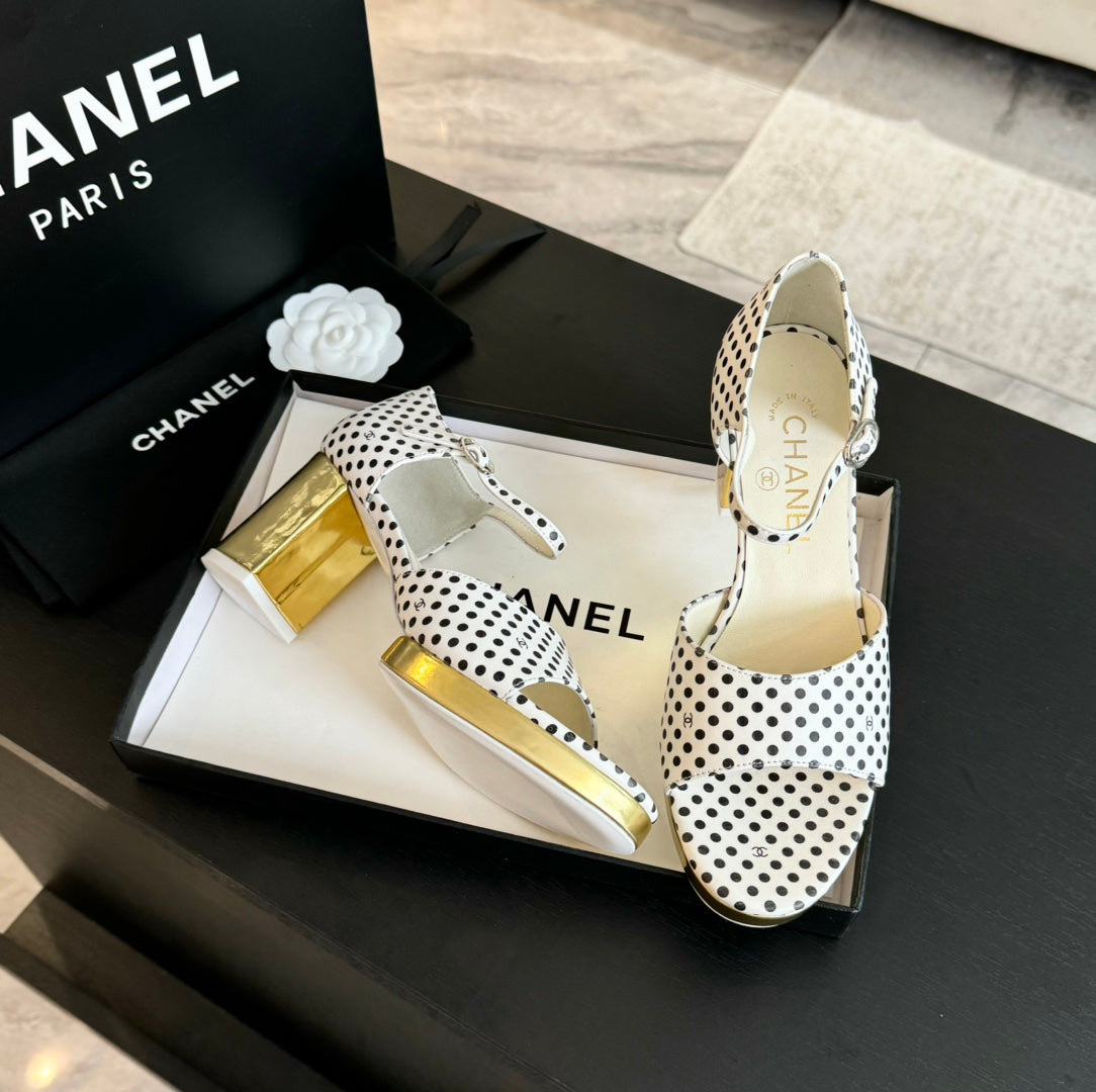 Platform Peep-Toe Sandals White/Black Caro Lambskin - 35