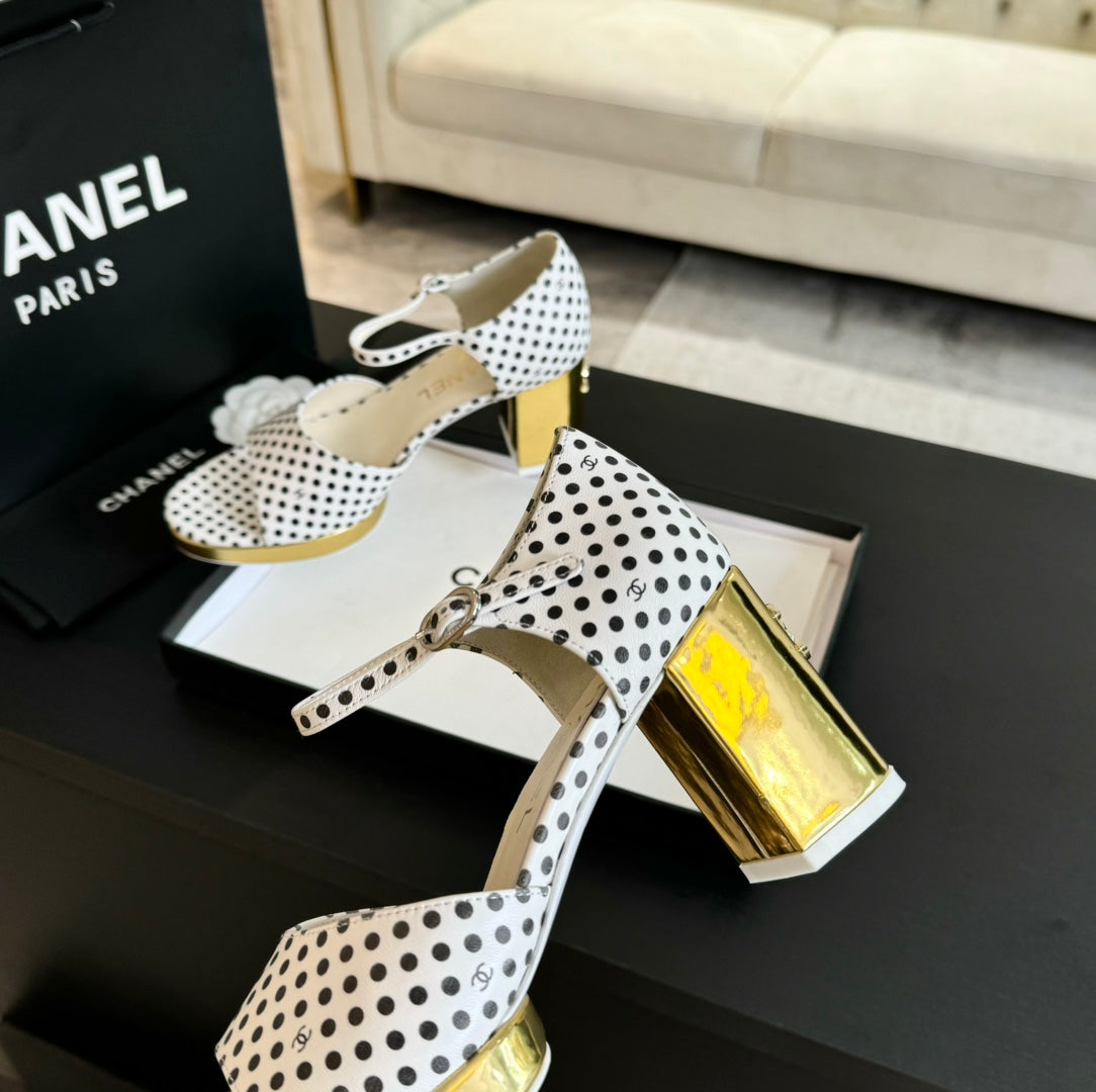 Platform Peep-Toe Sandals White/Black Caro Lambskin - 35
