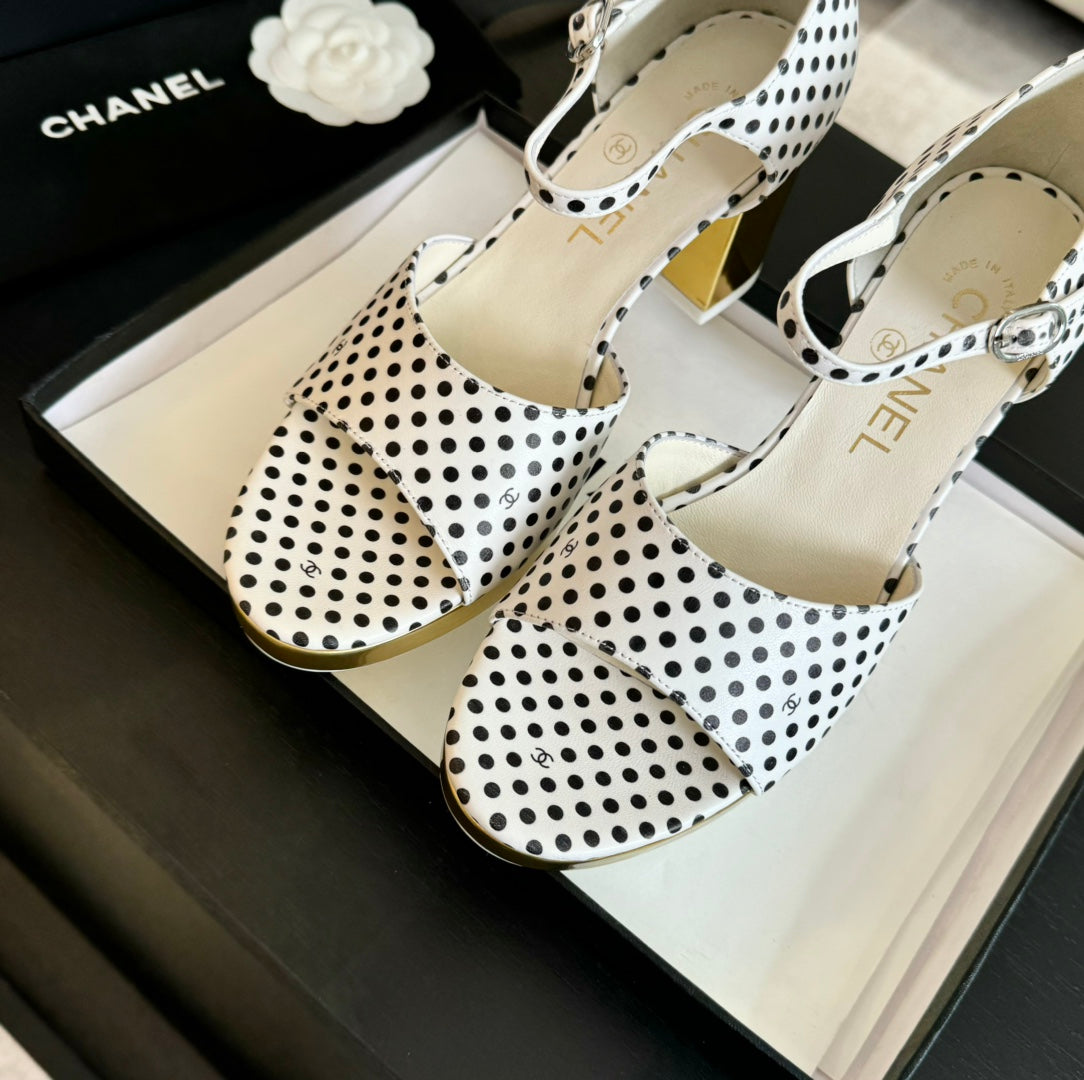 Platform Peep-Toe Sandals White/Black Caro Lambskin - 35