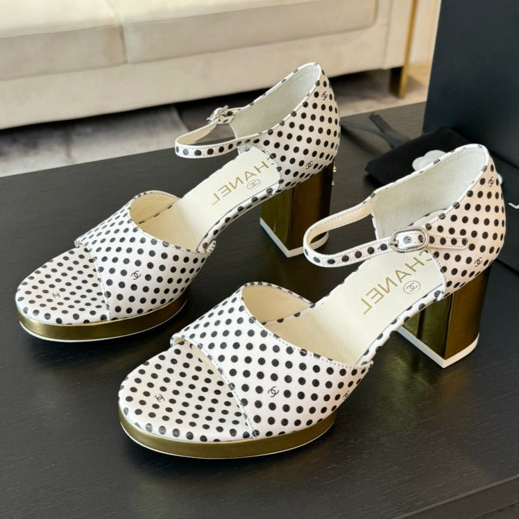 Platform Peep-Toe Sandals White/Black Caro Lambskin - 35