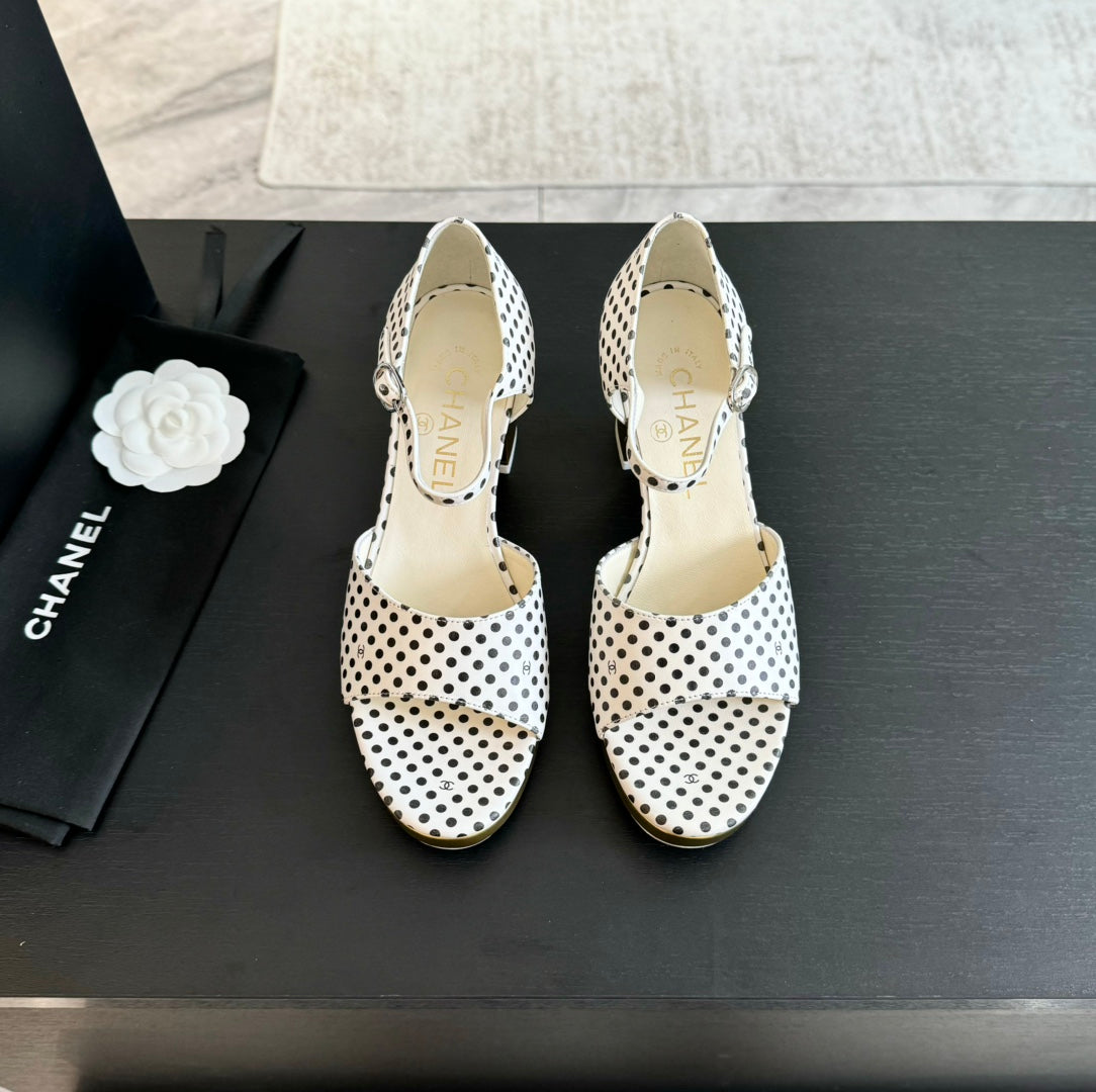 Platform Peep-Toe Sandals White/Black Caro Lambskin - 35