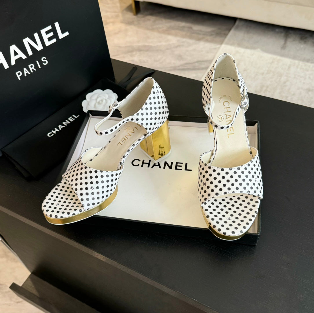 Platform Peep-Toe Sandals White/Black Caro Lambskin - 35