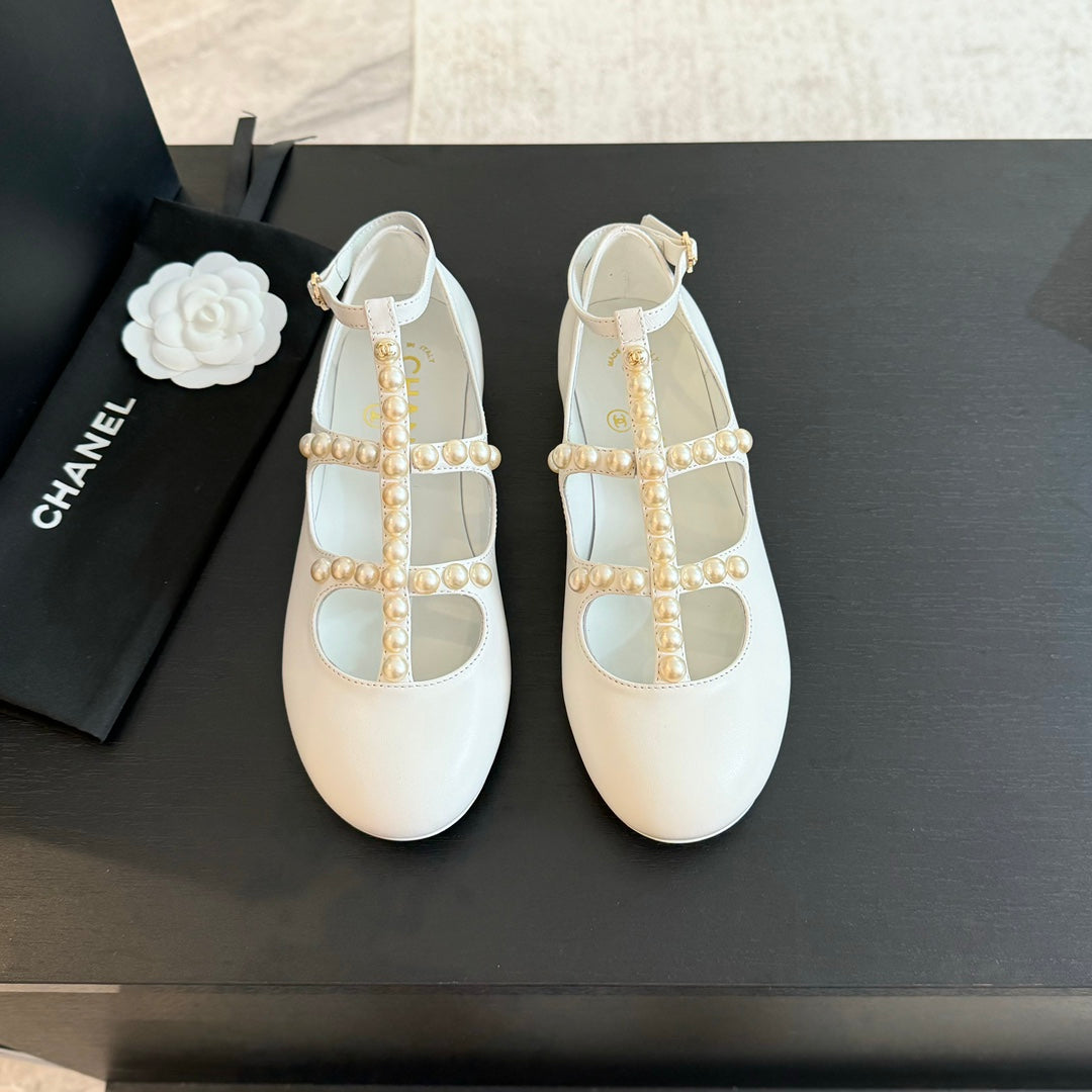 MARY JANES SHOES WHITE GOATSKIN WITH FAUX PEARL - 35