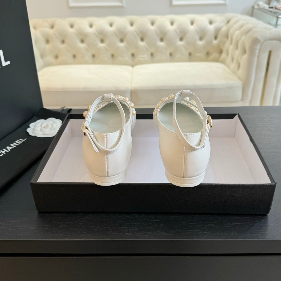 MARY JANES SHOES WHITE GOATSKIN WITH FAUX PEARL - 35