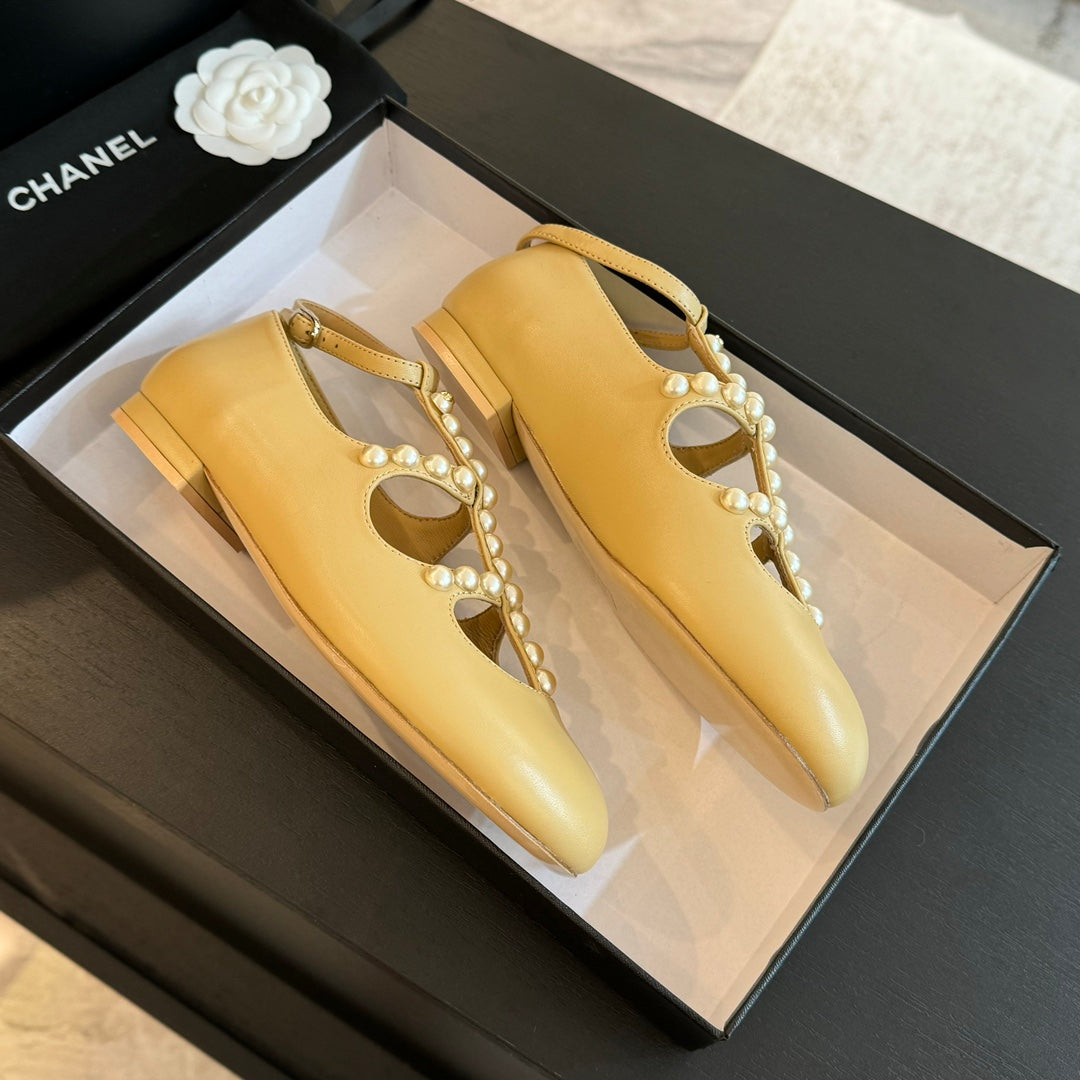 MARY JANES SHOES LIGHT YELLOW GOATSKIN WITH FAUX PEARL - 35