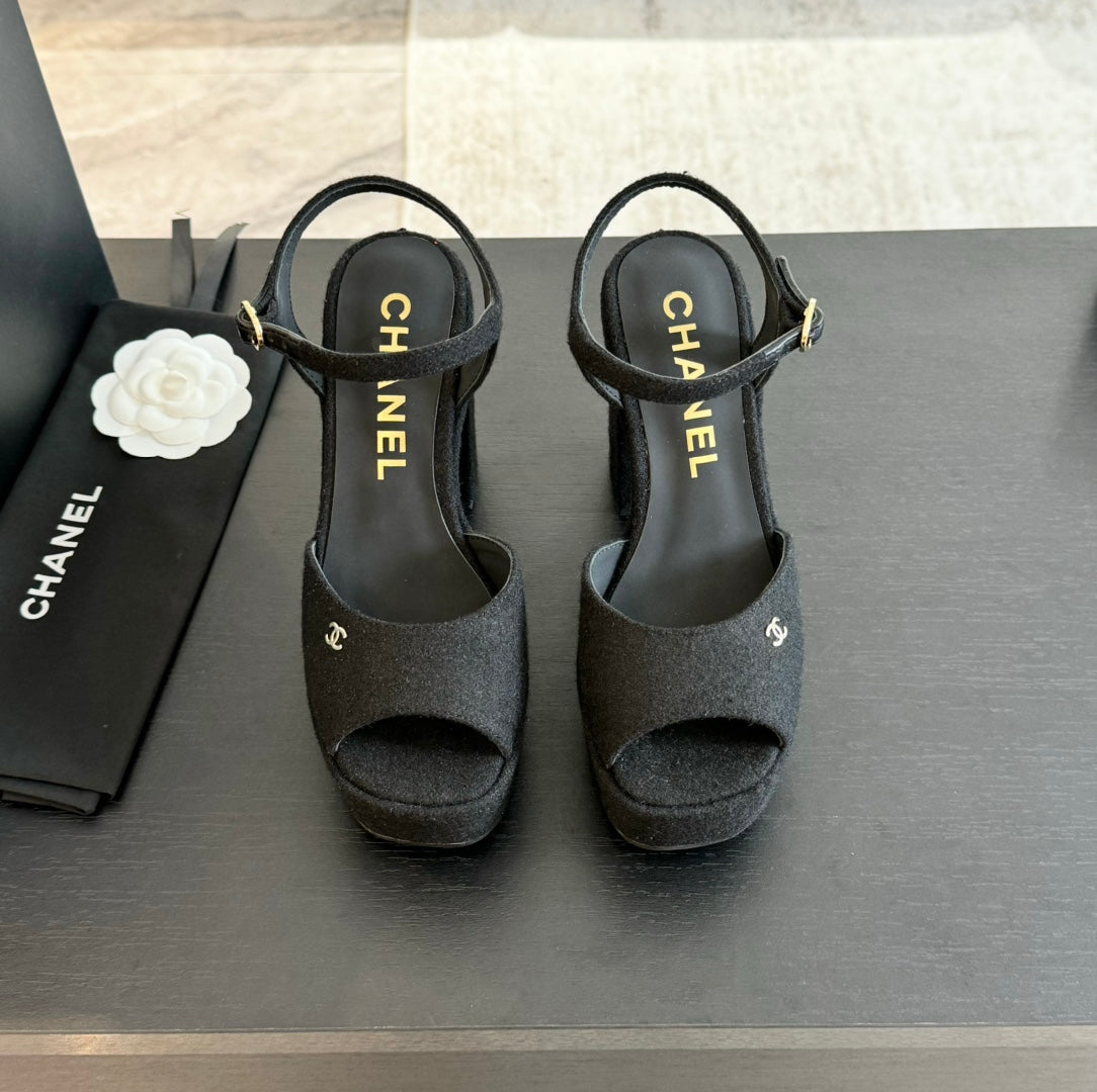 HIGH HEEL PLATFORM SANDALS IN BLACK SUEDE - 35