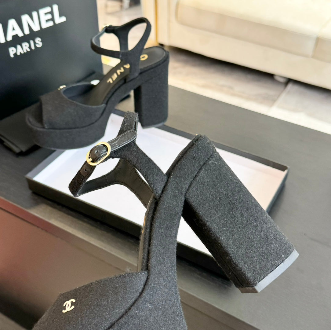 HIGH HEEL PLATFORM SANDALS IN BLACK SUEDE - 35
