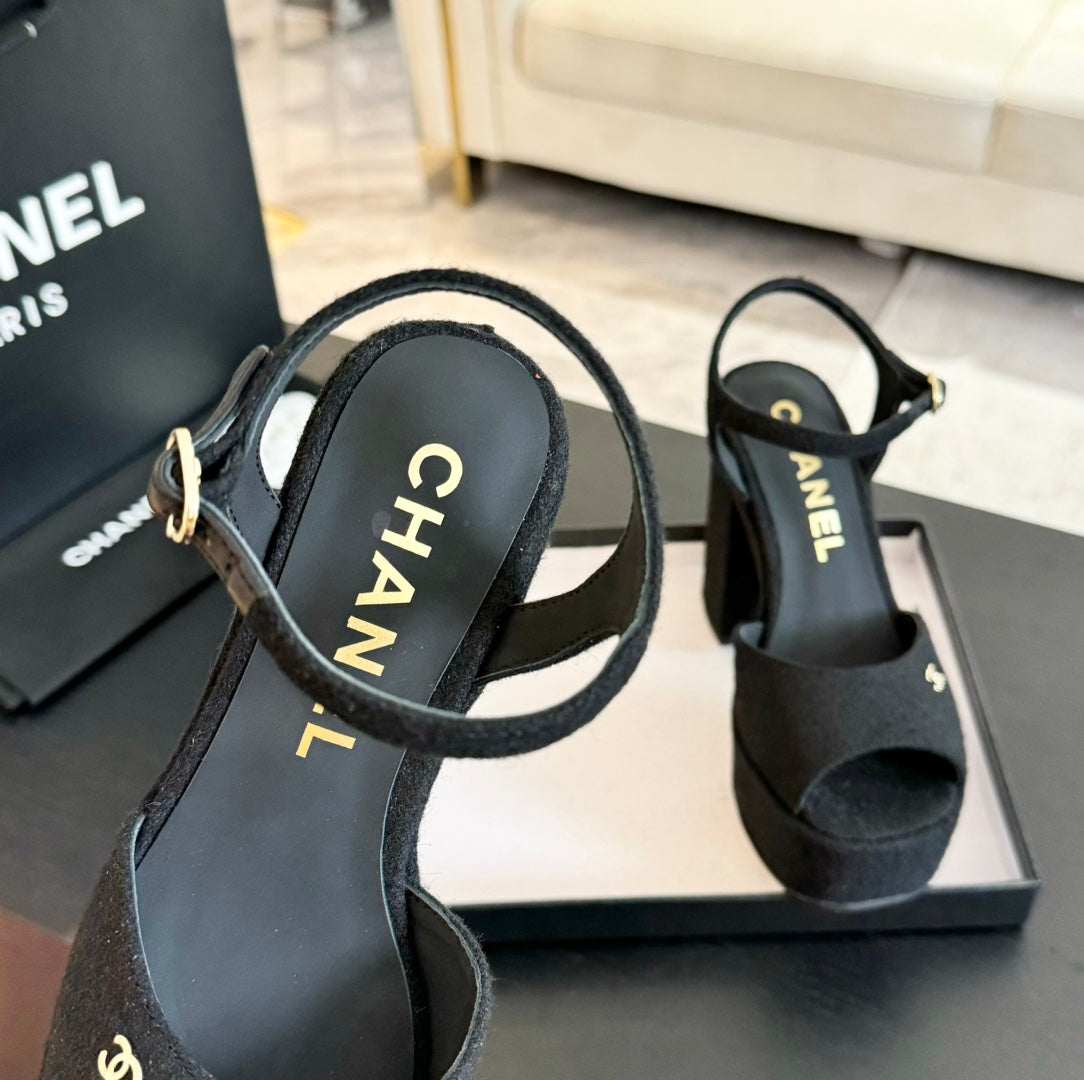 HIGH HEEL PLATFORM SANDALS IN BLACK SUEDE - 35