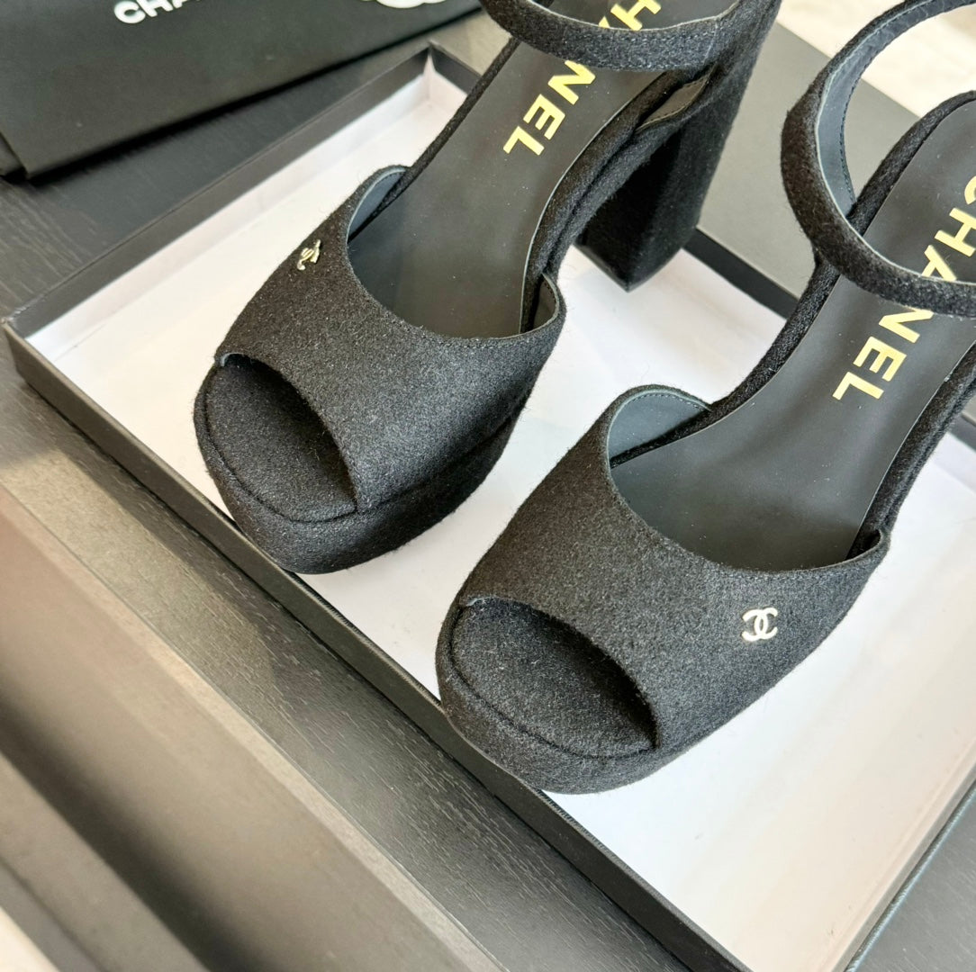 HIGH HEEL PLATFORM SANDALS IN BLACK SUEDE - 35
