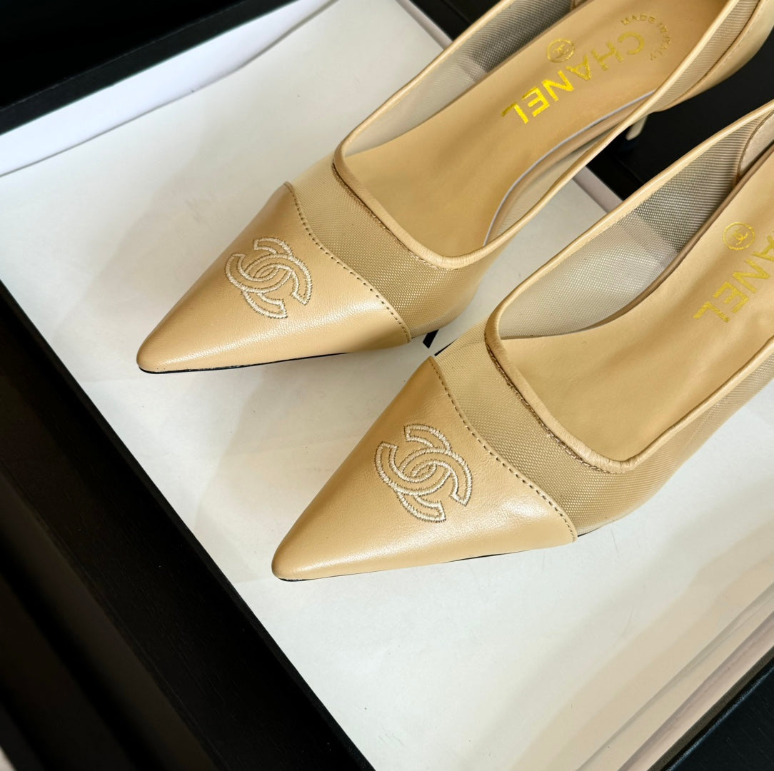MESH LOGO HEELS IN BEIGE LAMBSKIN - 35