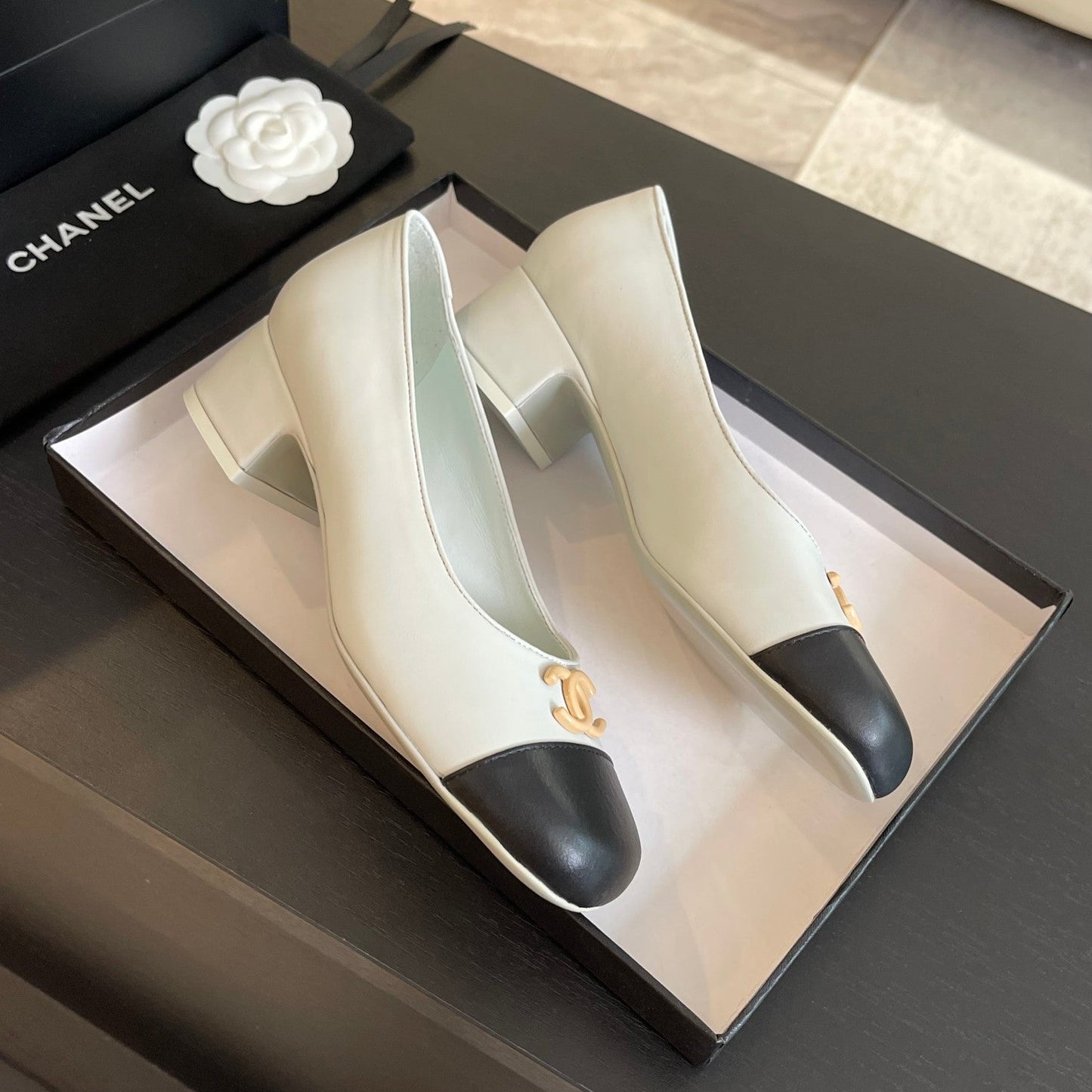 CC PUMP WHITE MIX BLACK CALFSKIN - 34