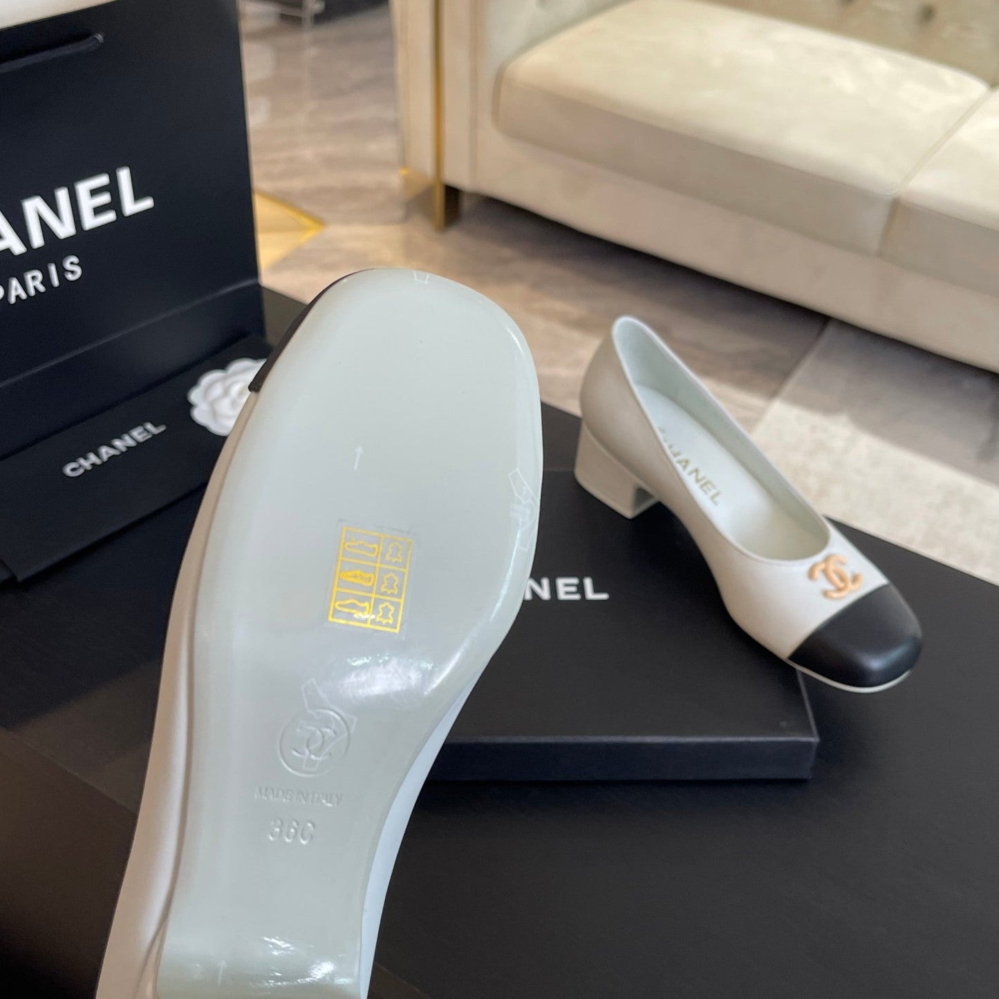 CC PUMP WHITE MIX BLACK CALFSKIN - 34