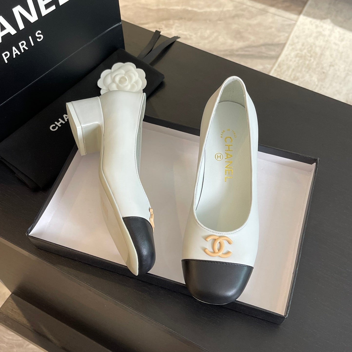 CC PUMP WHITE MIX BLACK CALFSKIN - 34