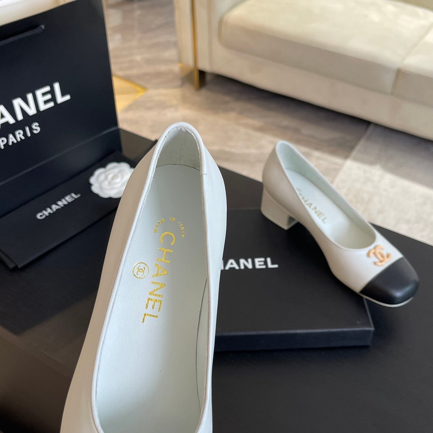 CC PUMP WHITE MIX BLACK CALFSKIN - 34