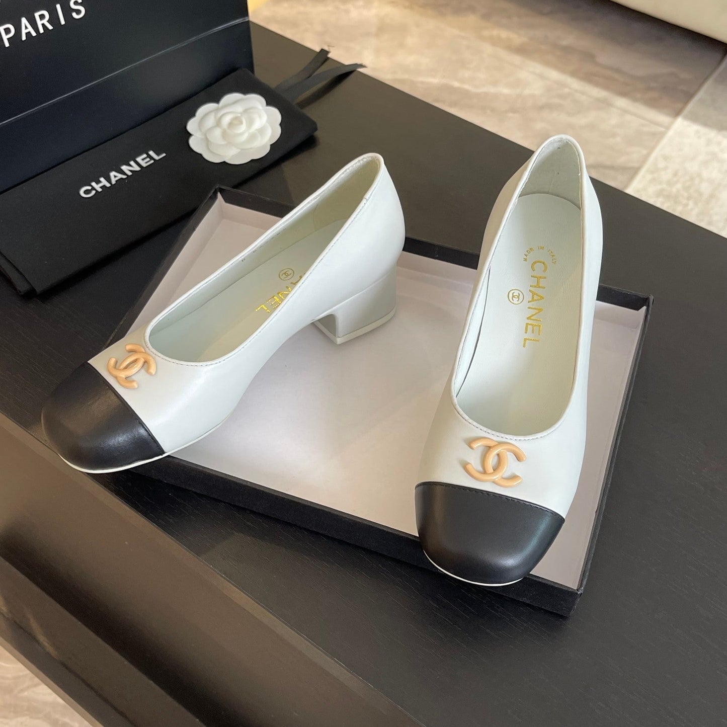 CC PUMP WHITE MIX BLACK CALFSKIN - 34